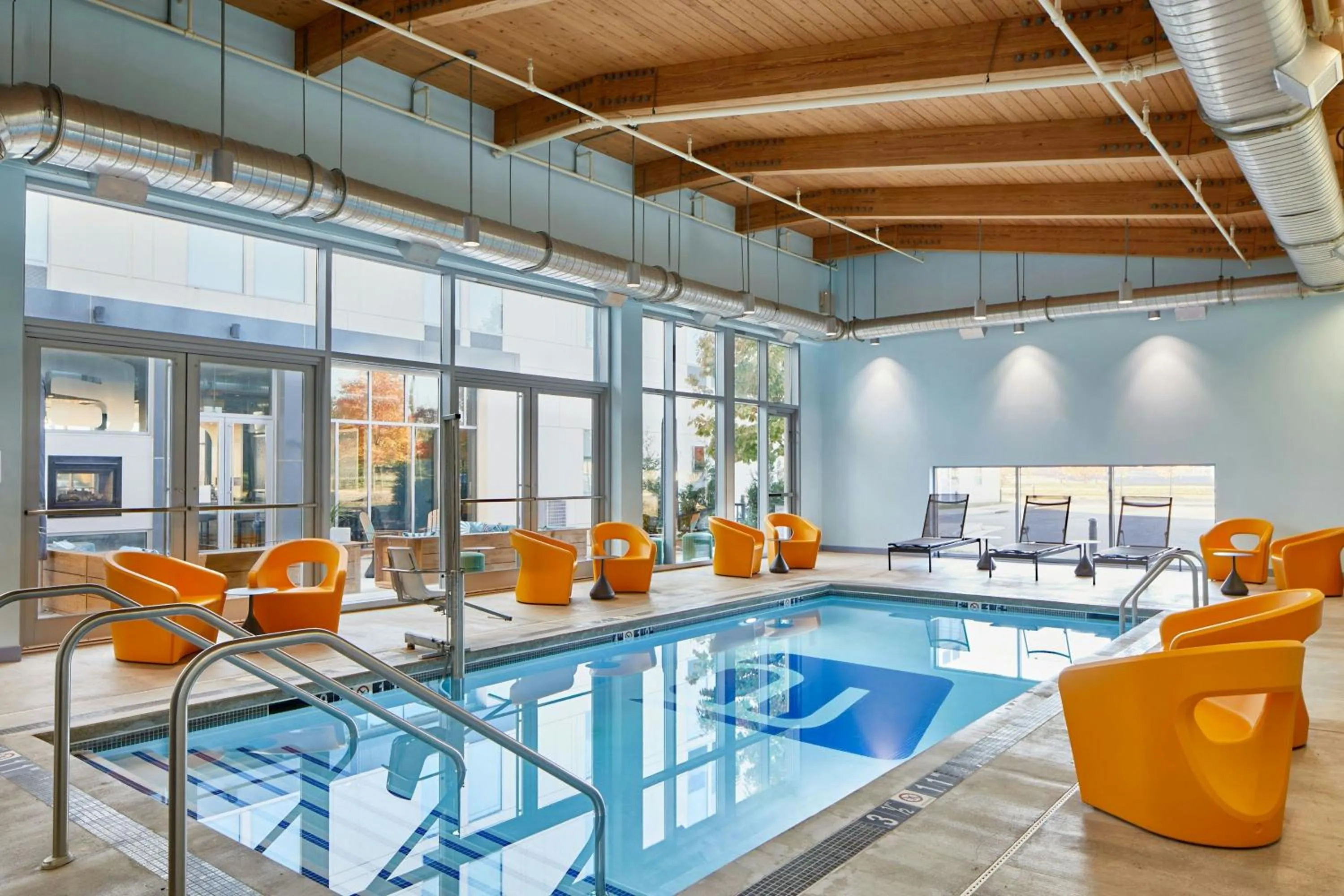 Swimming pool in Aloft Dulles Airport North