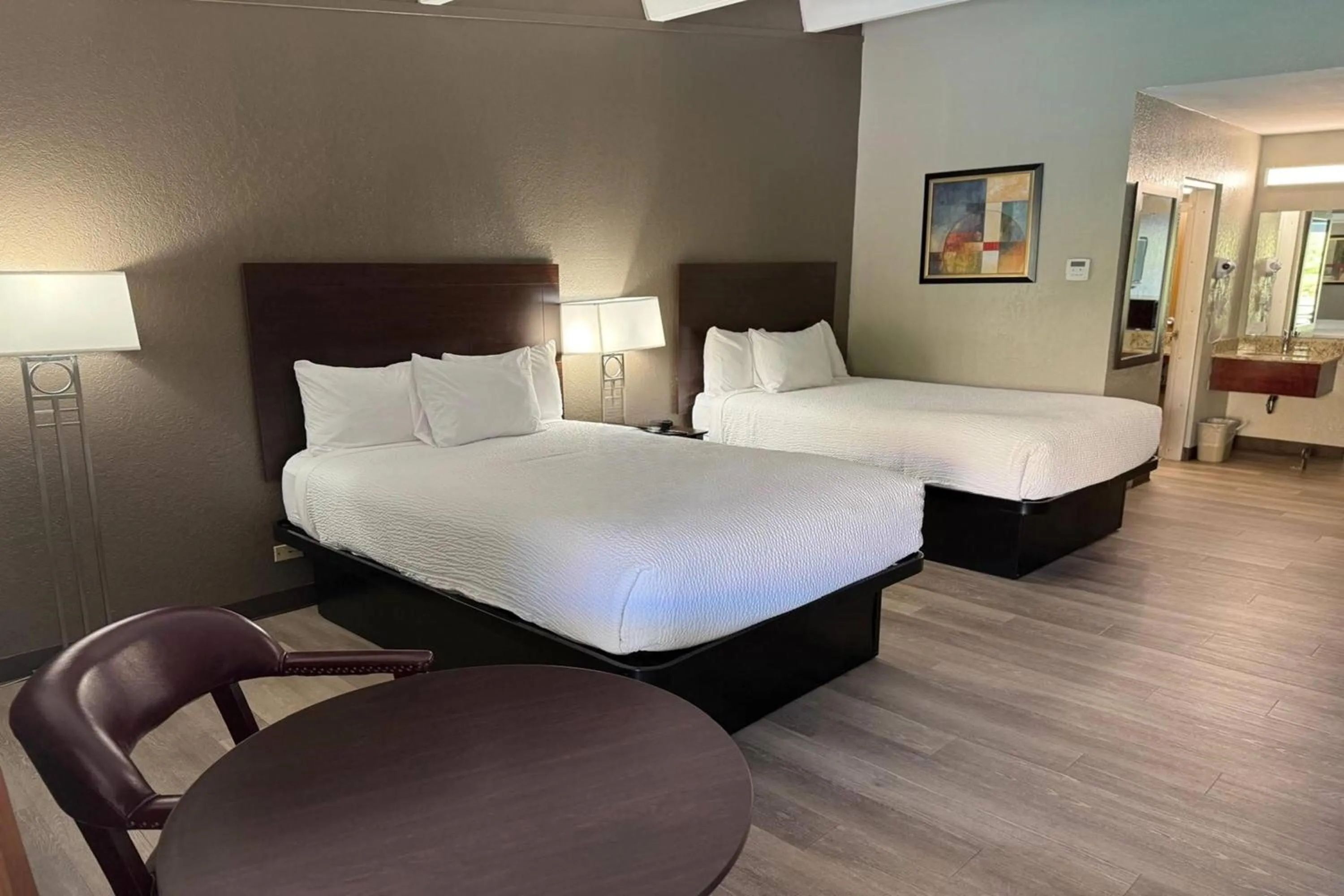 Photo of the whole room, Bed in Travelodge by Wyndham Lakeland