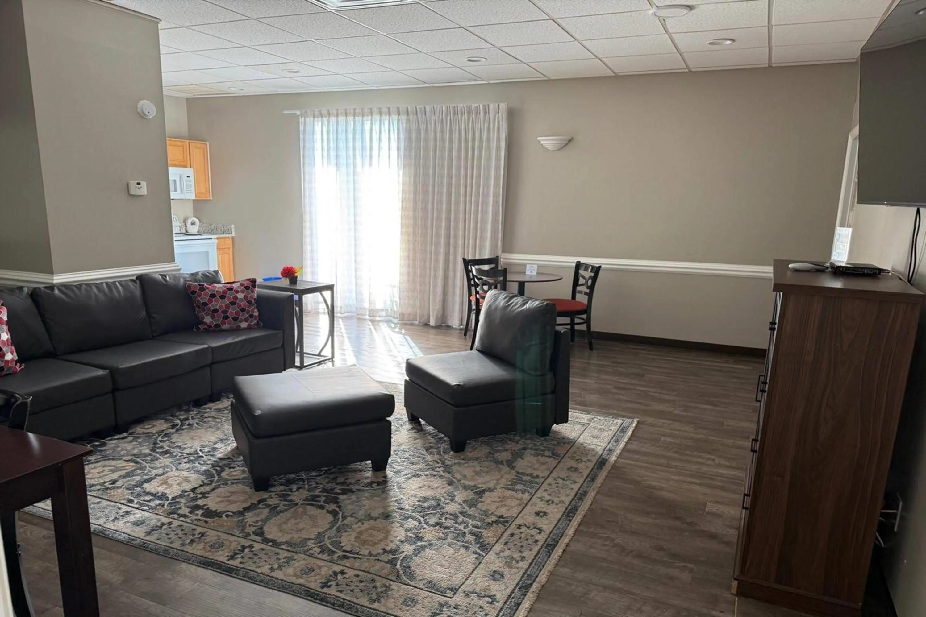 Photo of the whole room in Travelodge by Wyndham Lakeland