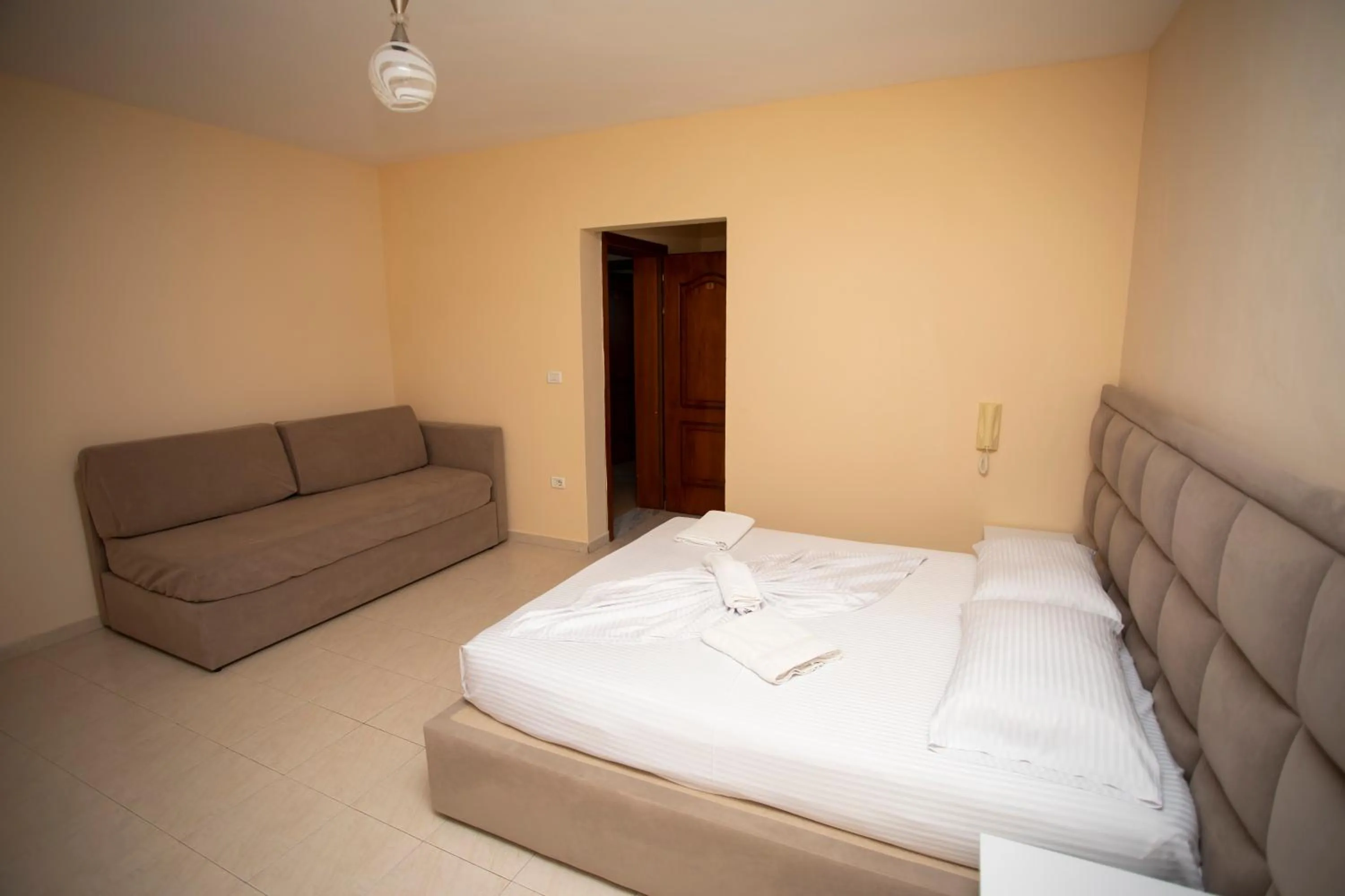 Photo of the whole room, Bed in Hotel Sunrise