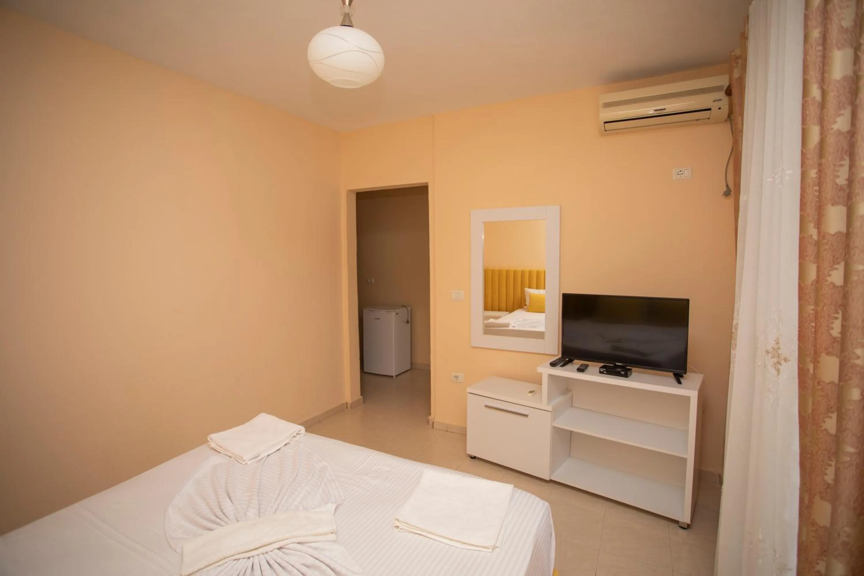 TV and multimedia, Bed in Hotel Sunrise