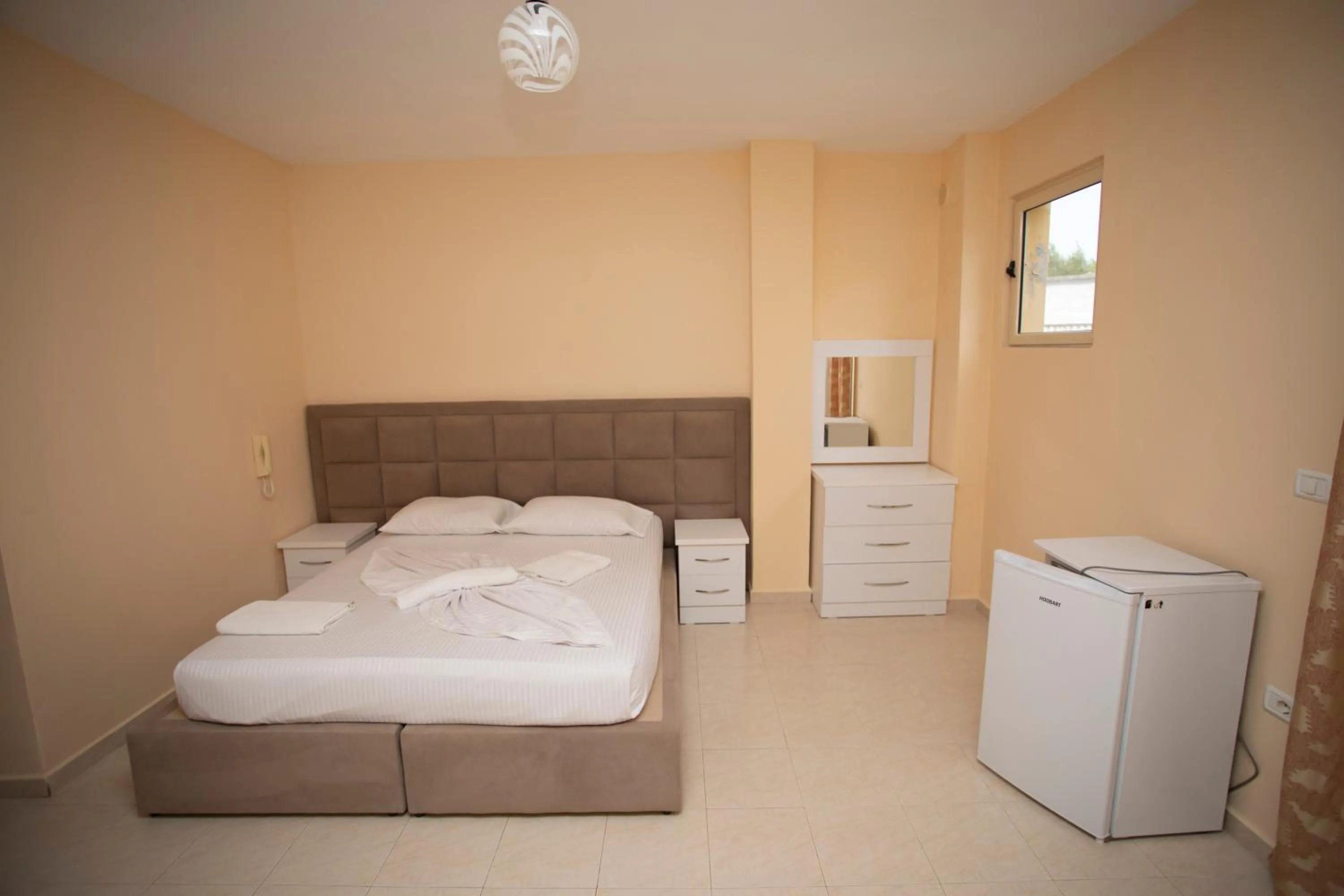 Bedroom, Bed in Hotel Sunrise