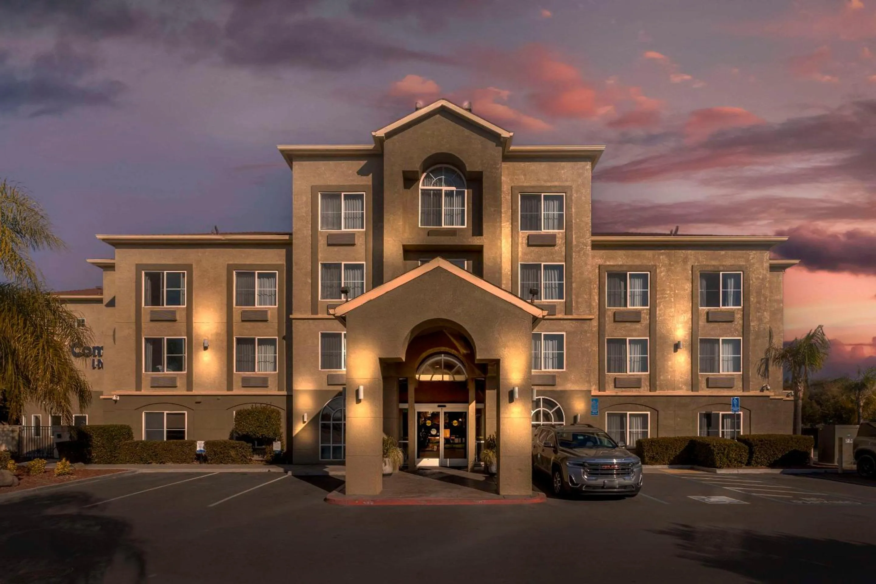 Property building in Comfort Inn Lathrop Stockton Airport