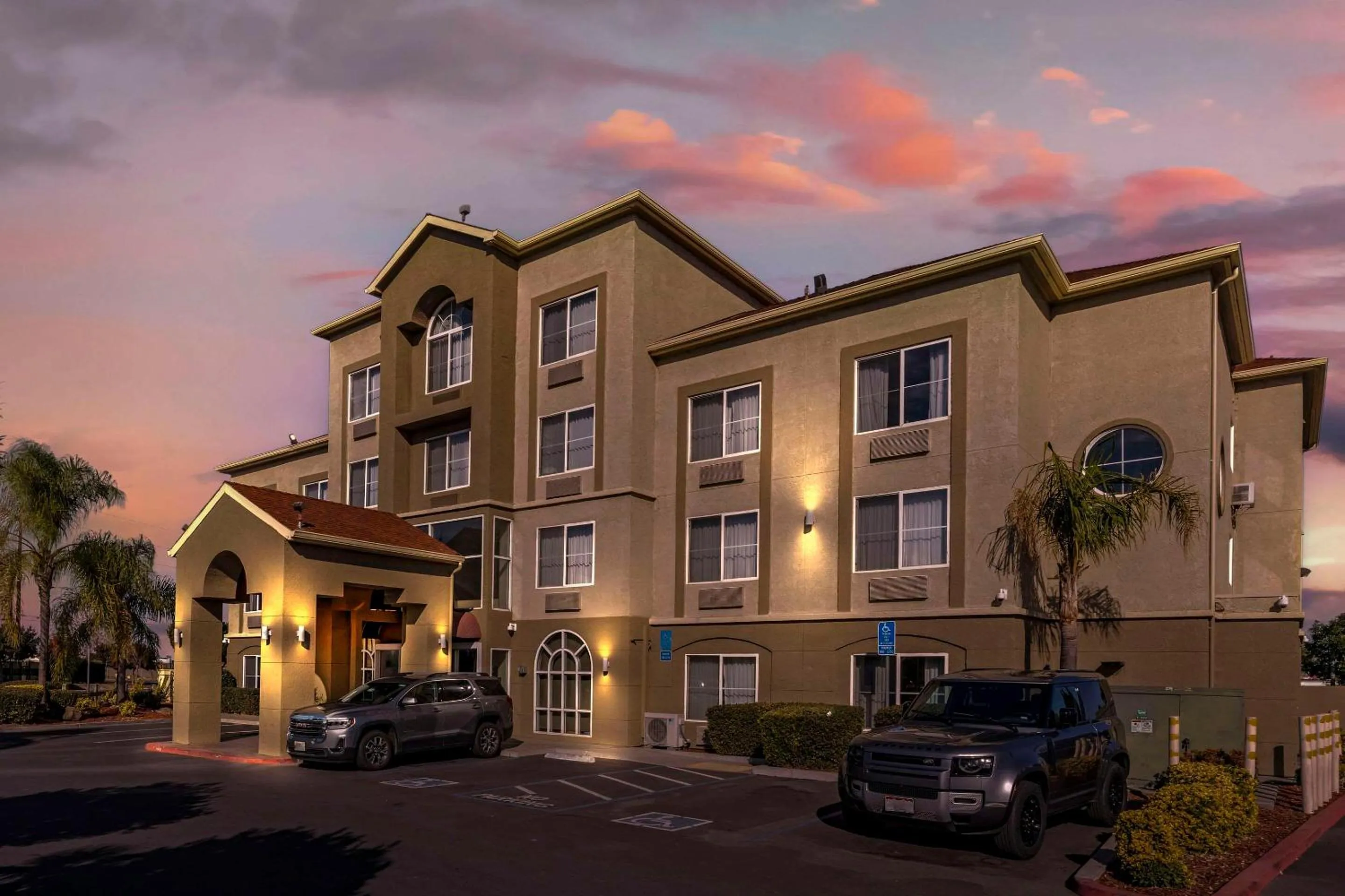 Property building in Comfort Inn Lathrop Stockton Airport