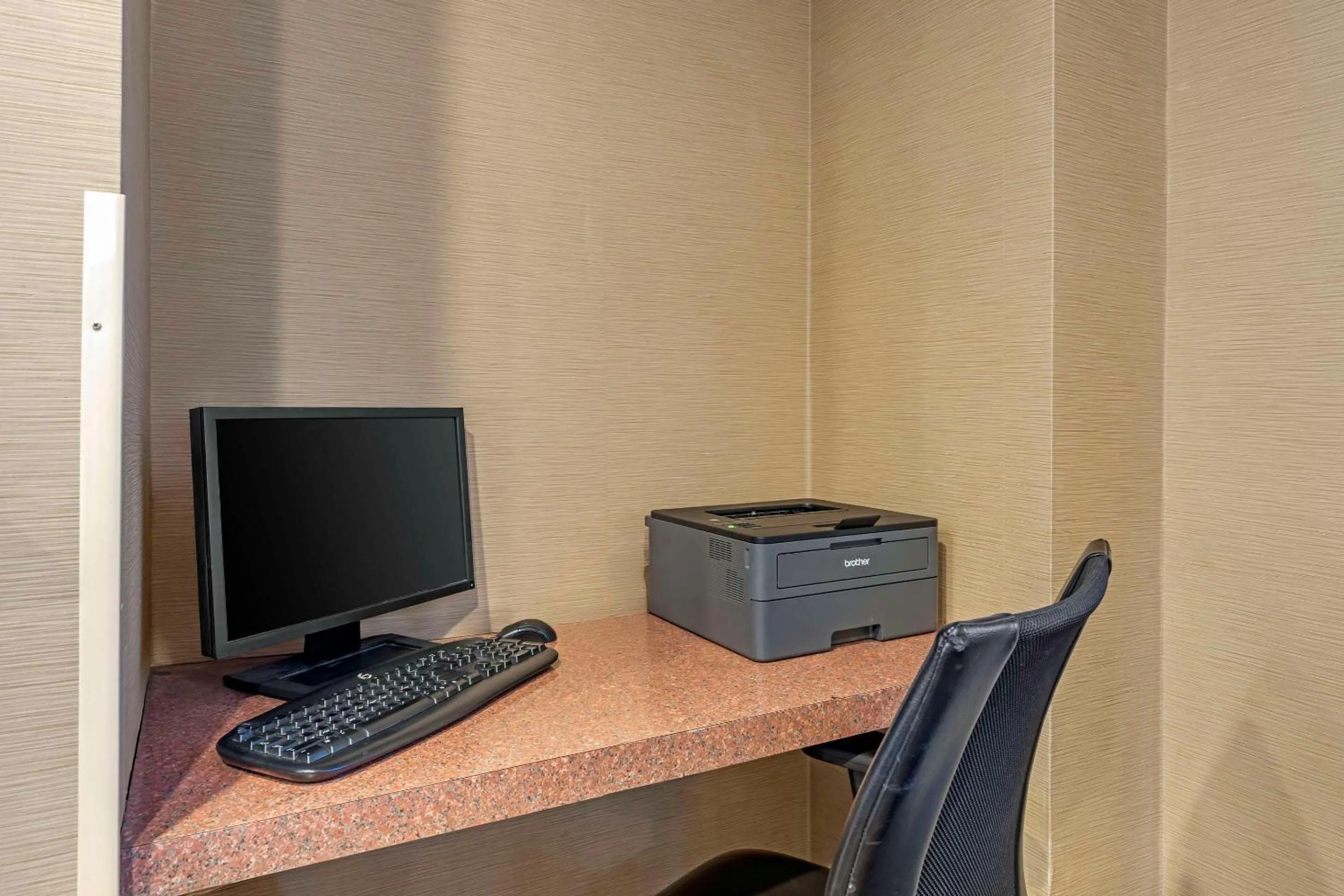 Business facilities in Comfort Inn Lathrop Stockton Airport