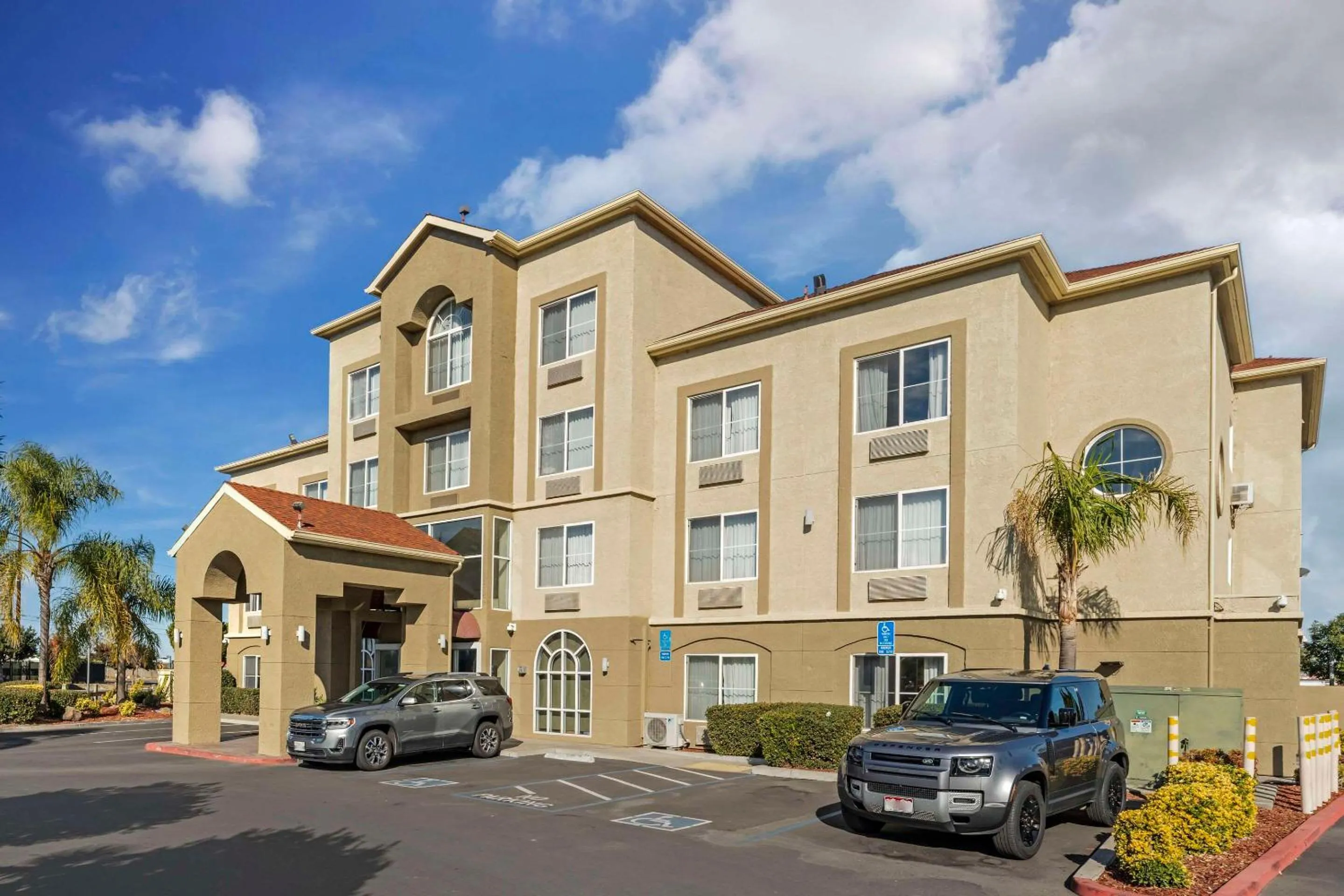 Property building in Comfort Inn Lathrop Stockton Airport