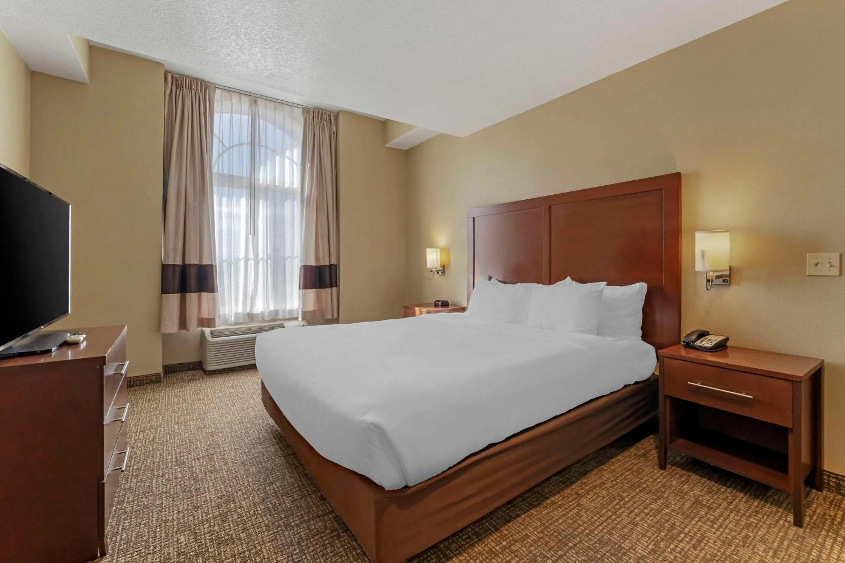 Bedroom, Bed in Comfort Inn Lathrop Stockton Airport