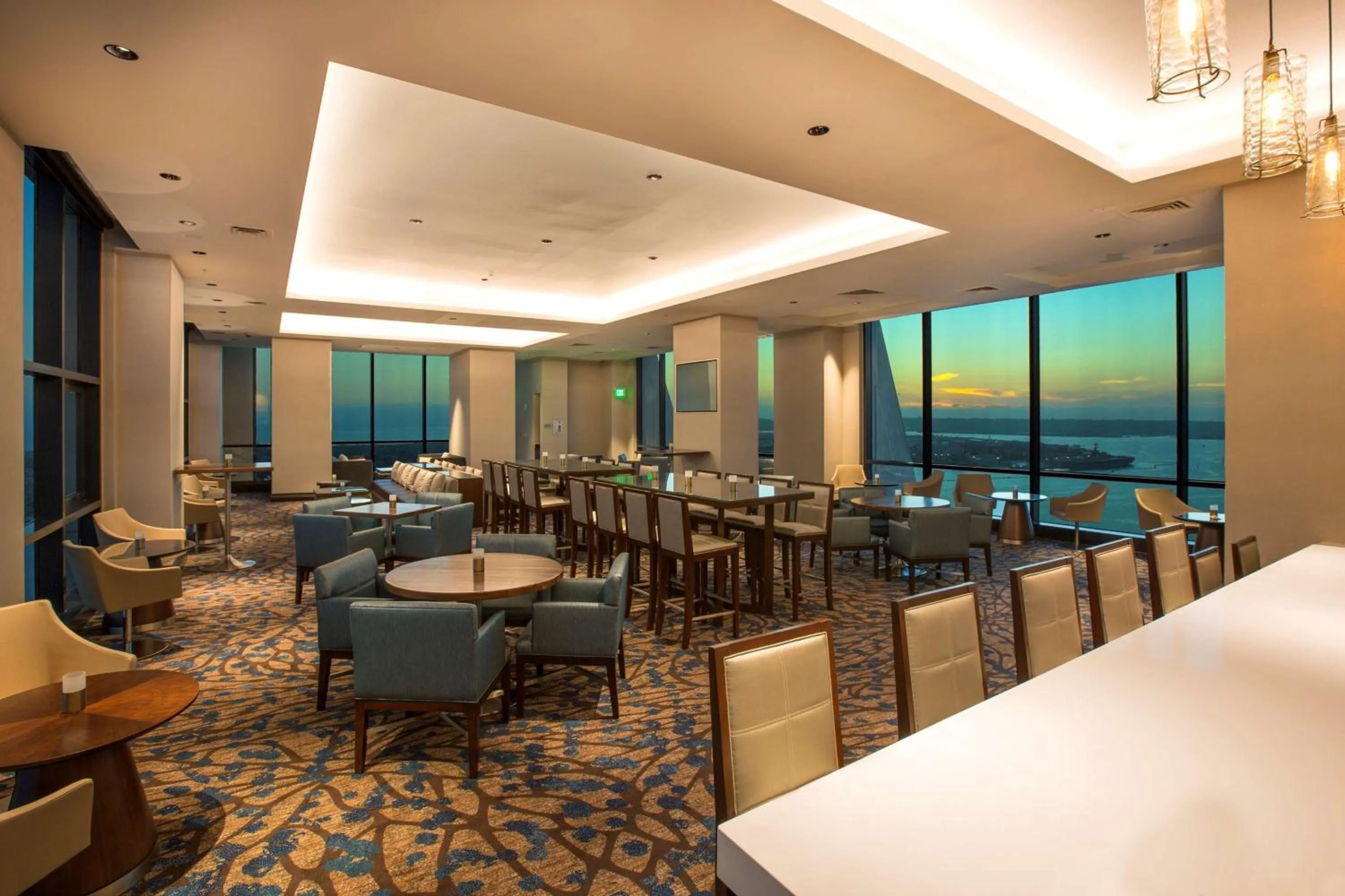 Lounge or bar in Manchester Grand Hyatt San Diego