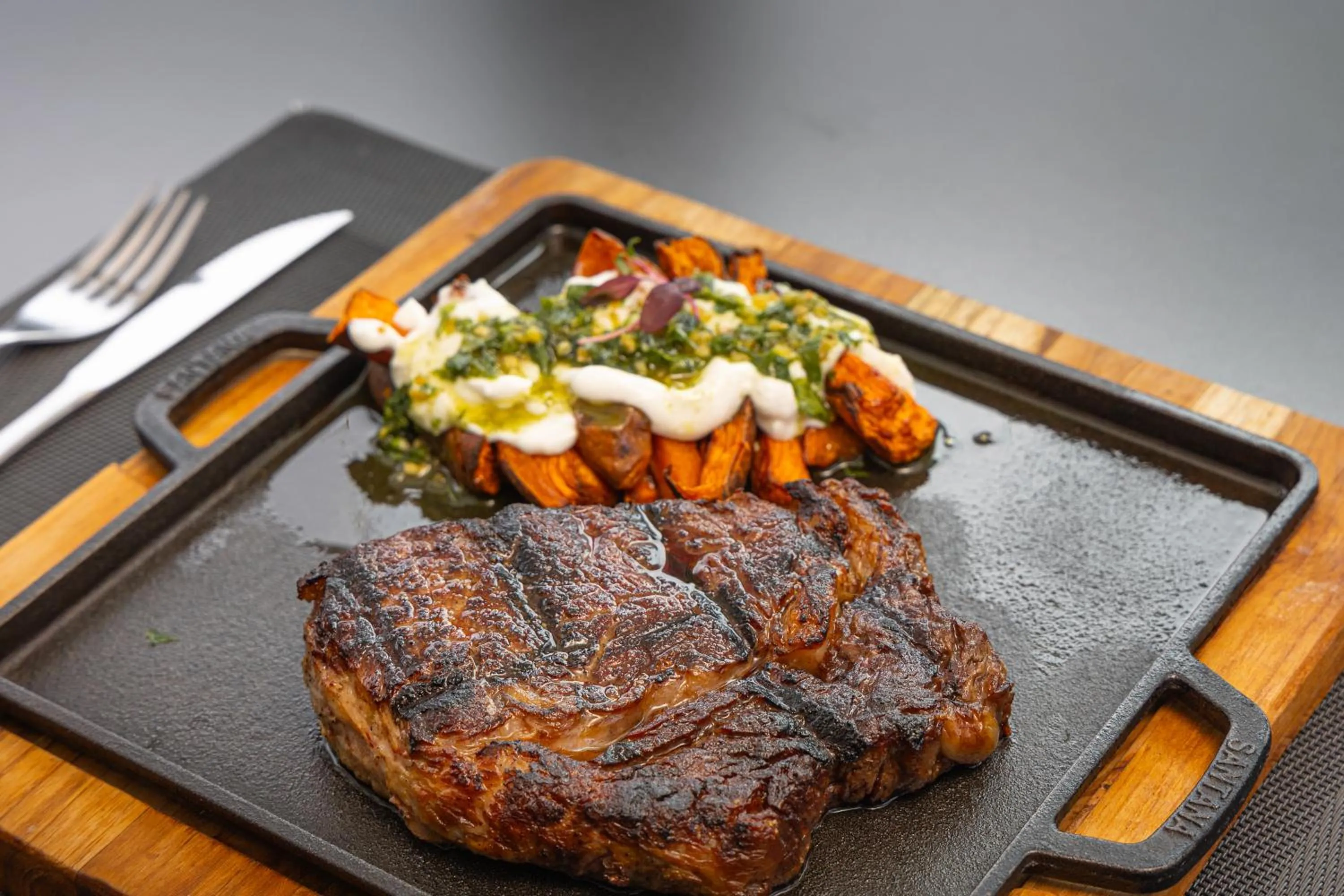 Restaurant/places to eat in Palladium Business Hotel