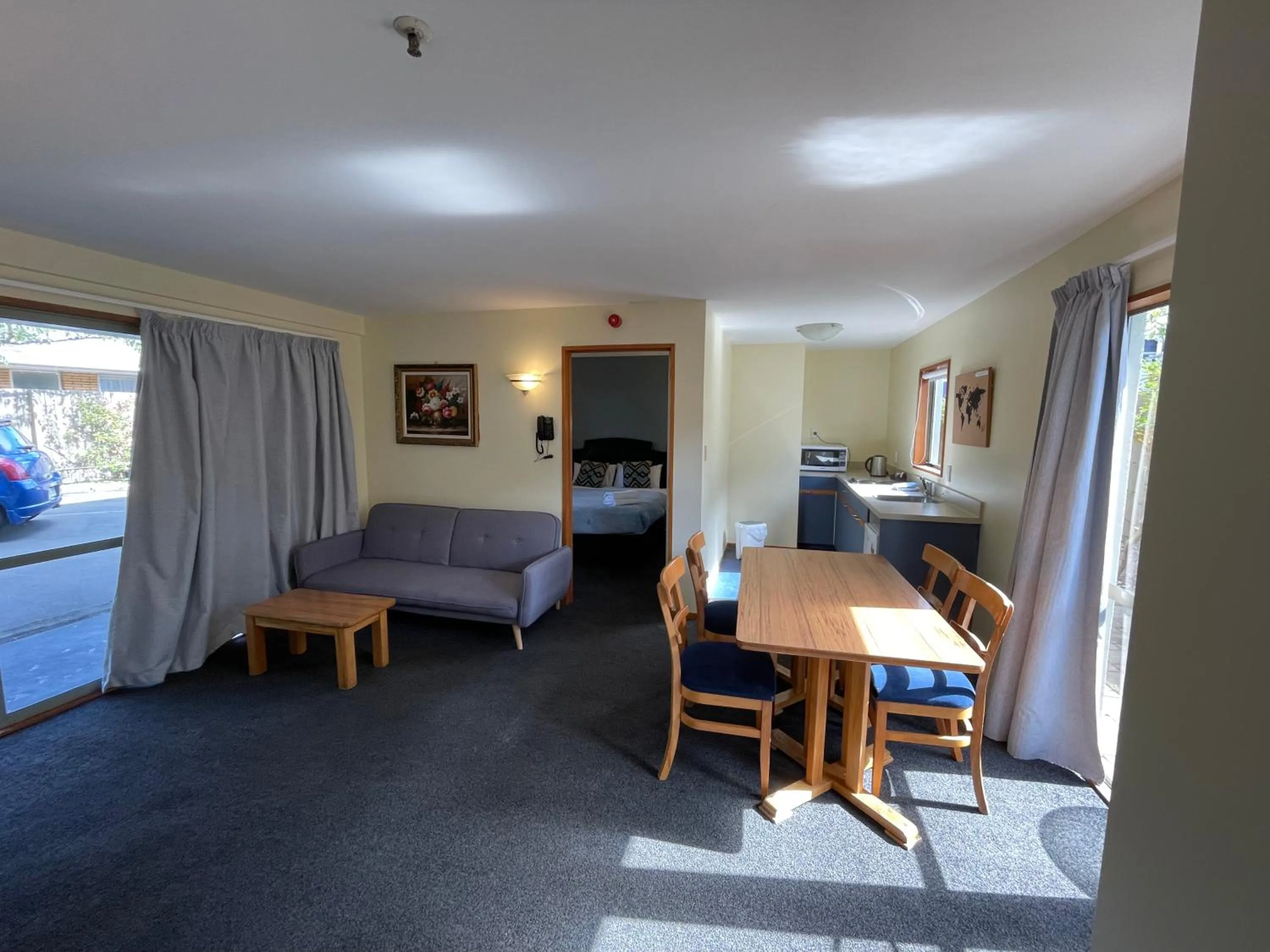 Living room in Central Park Motor Lodge