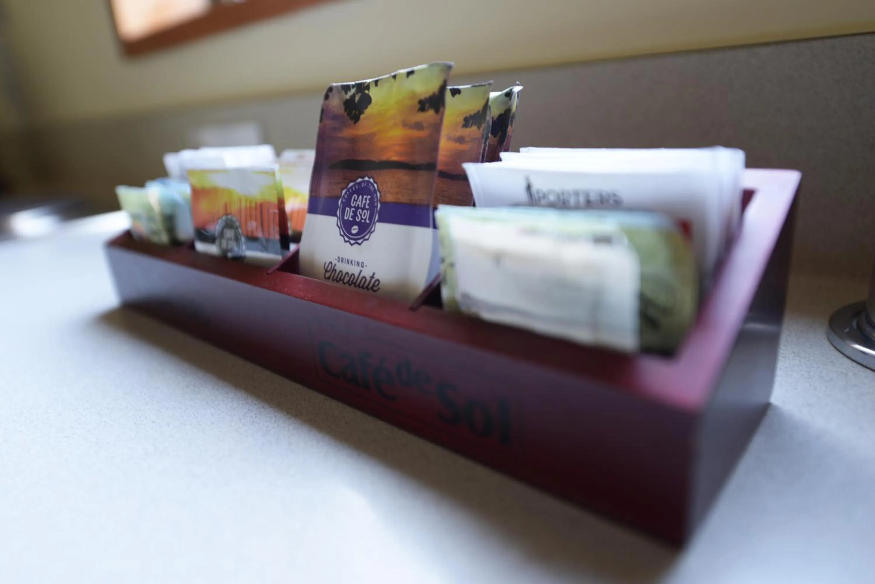 Coffee/tea facilities, Bed in Central Park Motor Lodge