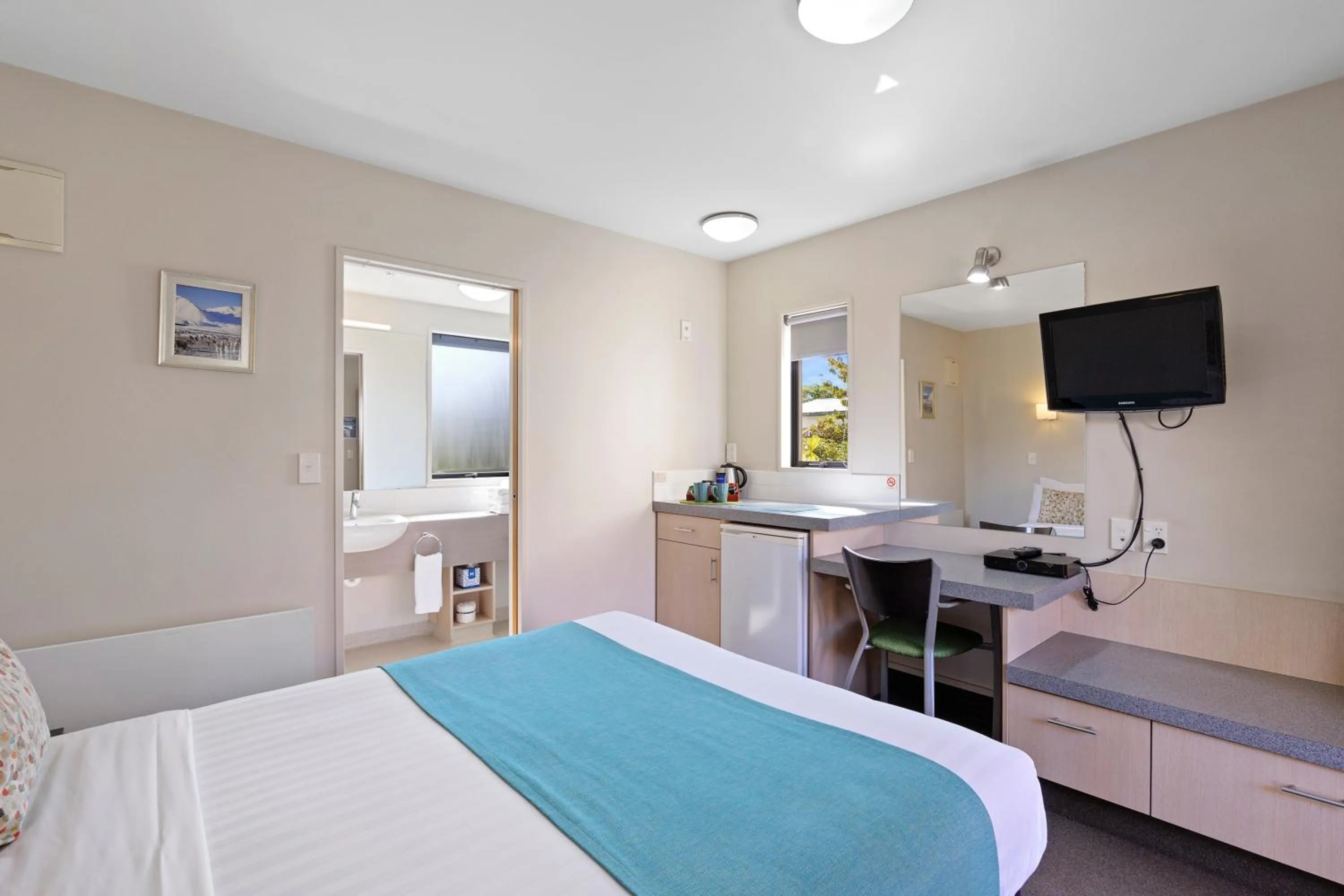 Coffee/tea facilities, Bed in Bella Vista Motel Ashburton