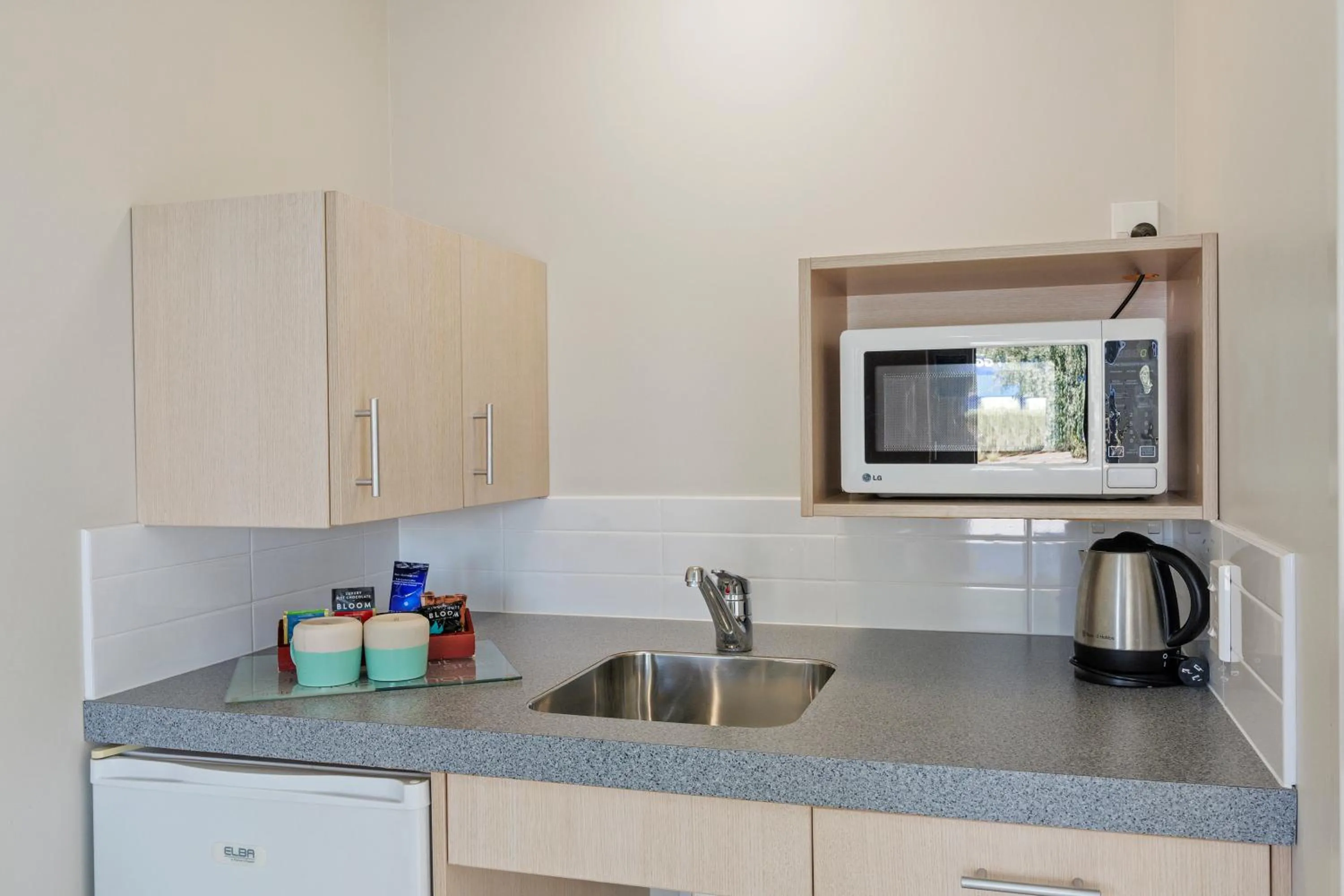 Kitchen or kitchenette in Bella Vista Motel Ashburton