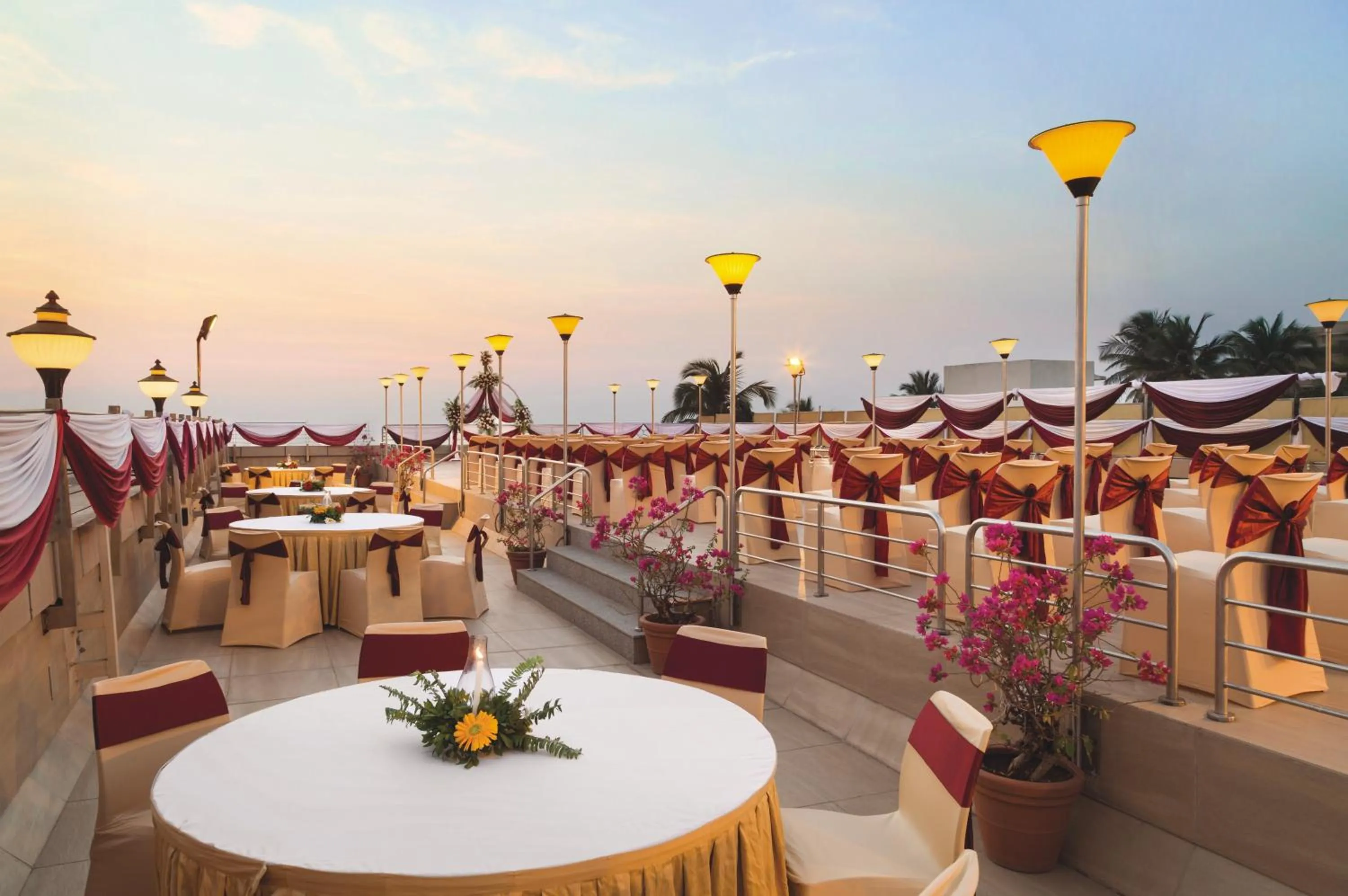 Banquet/Function facilities in Ramada Plaza By Wyndham Palm Grove