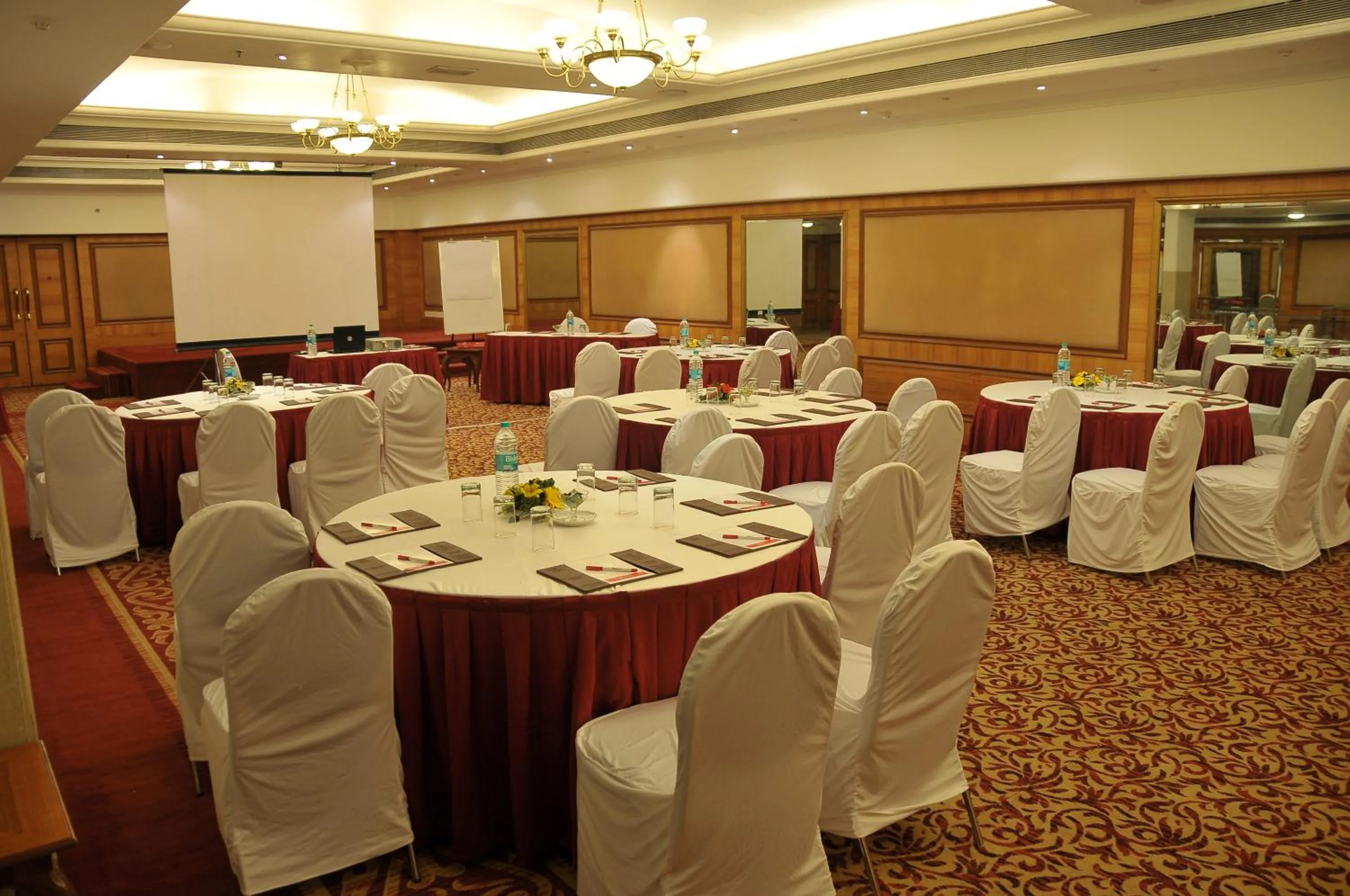 Banquet/Function facilities in Ramada Plaza By Wyndham Palm Grove