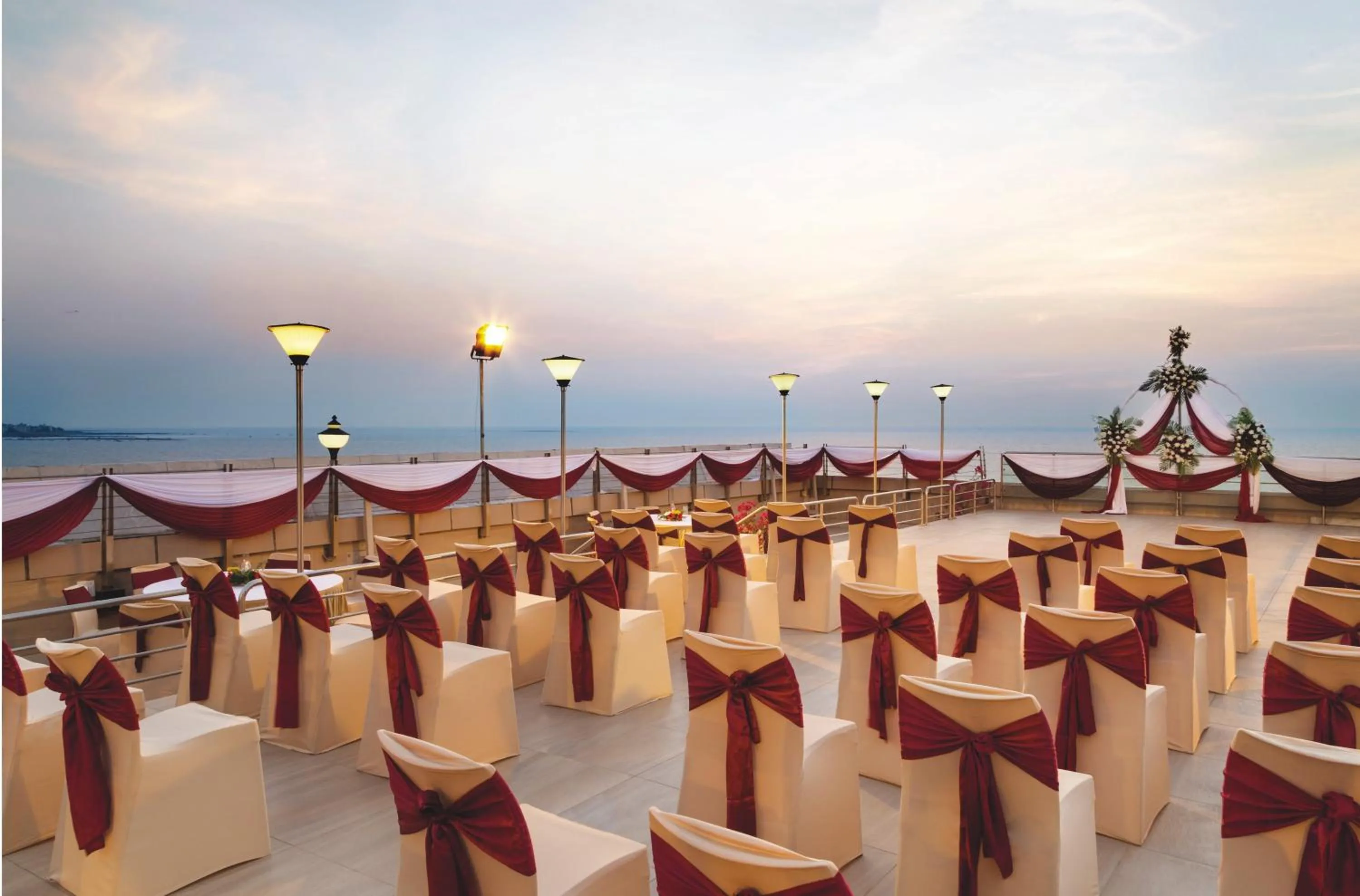 Banquet/Function facilities in Ramada Plaza By Wyndham Palm Grove