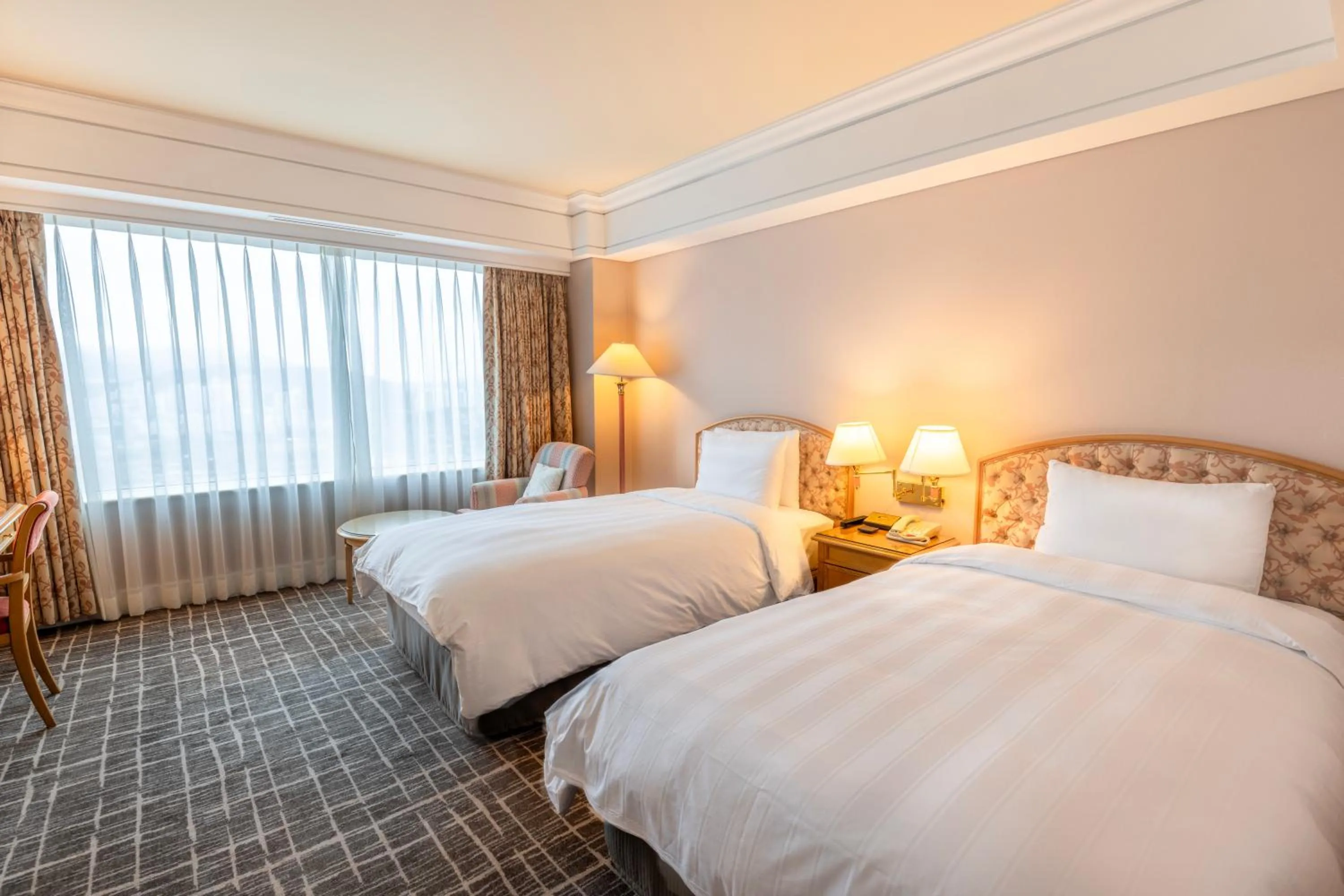 Bedroom, Bed in Lotte Hotel Busan