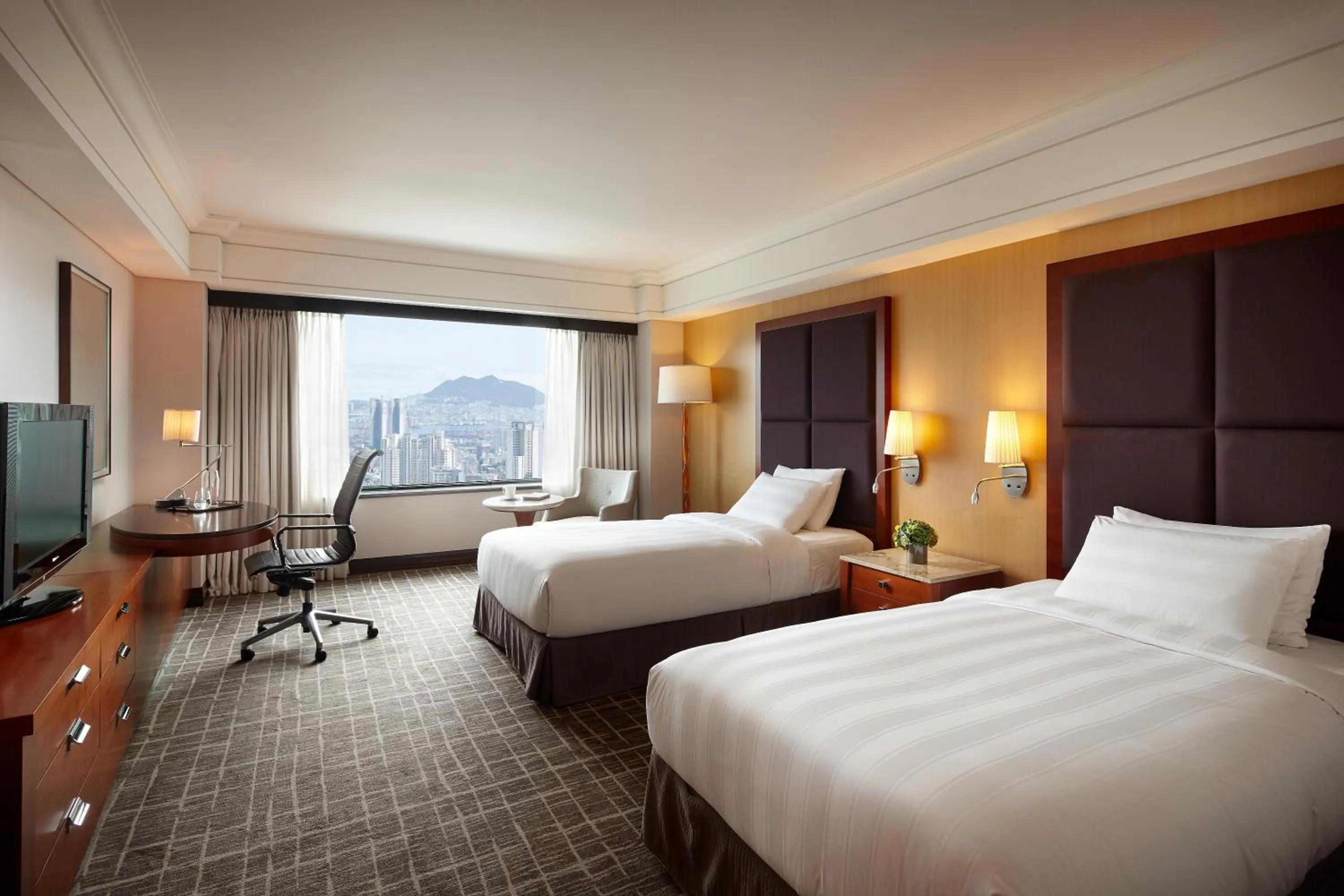 Photo of the whole room, Bed in Lotte Hotel Busan