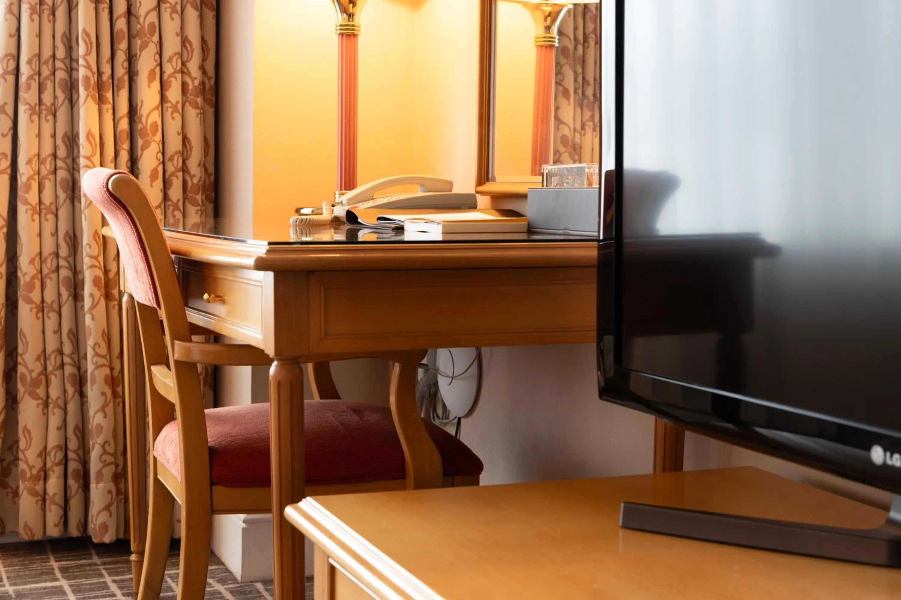 TV and multimedia in Lotte Hotel Busan