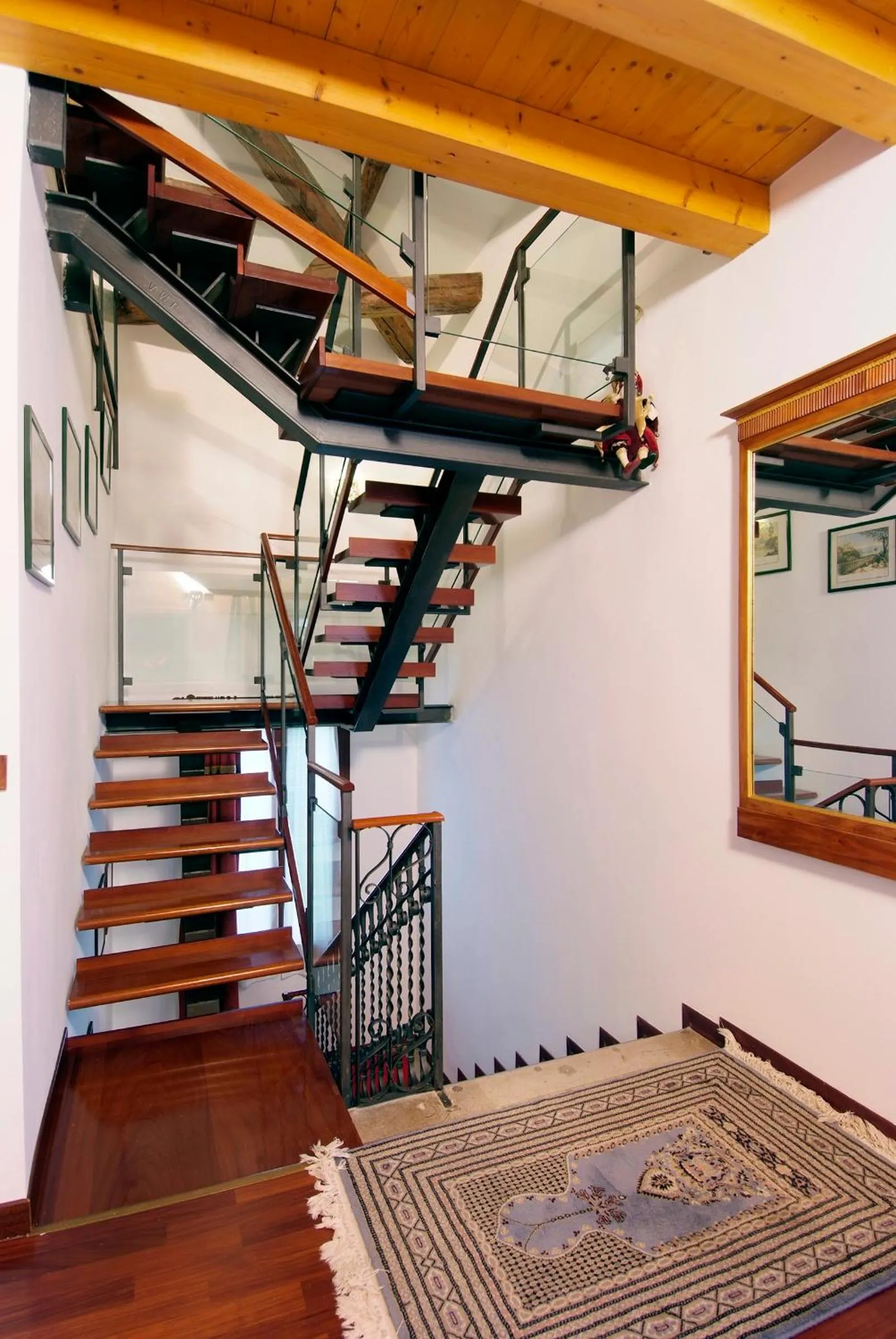 Decorative detail in B&B 500