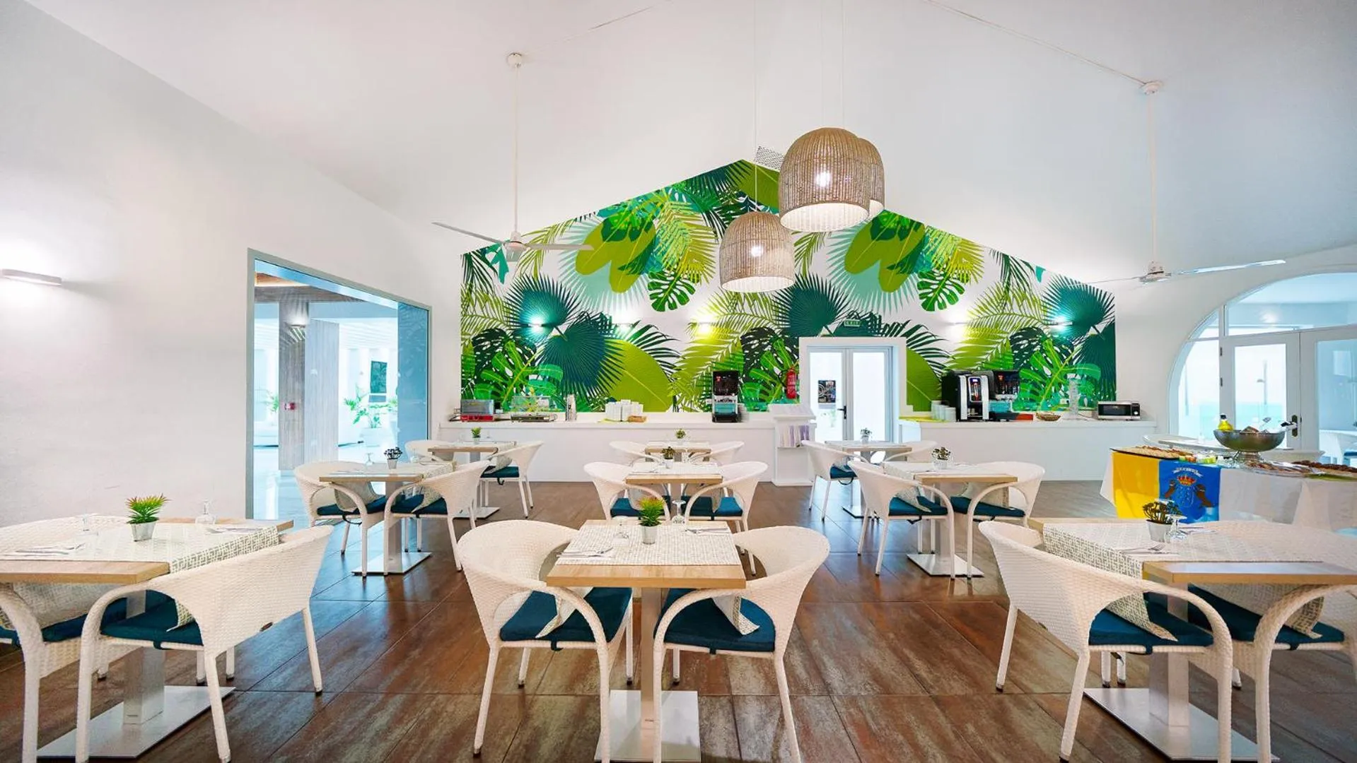 Restaurant/places to eat in Canary Garden Club