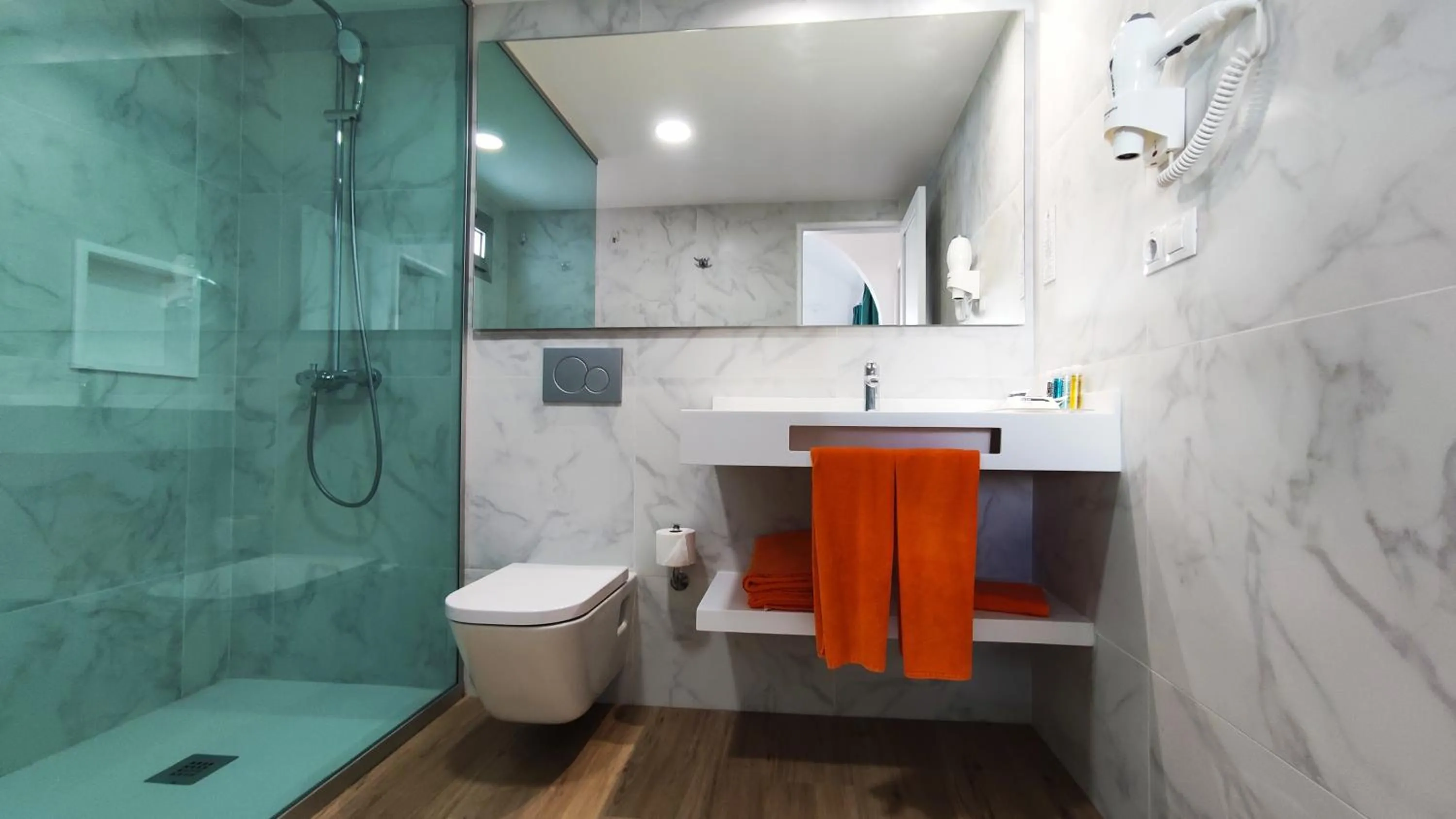 Bathroom in Canary Garden Club