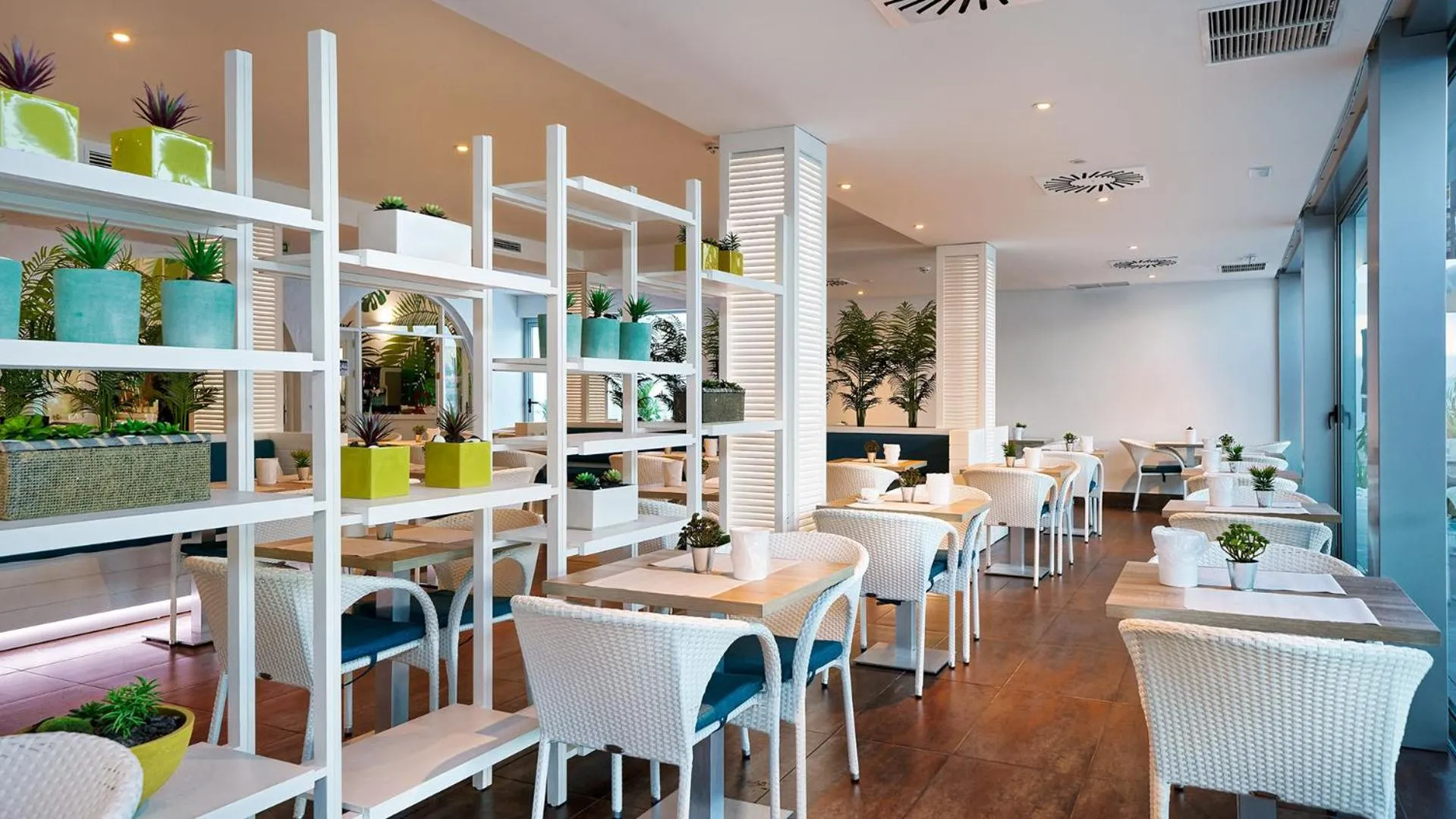 Restaurant/places to eat in Canary Garden Club