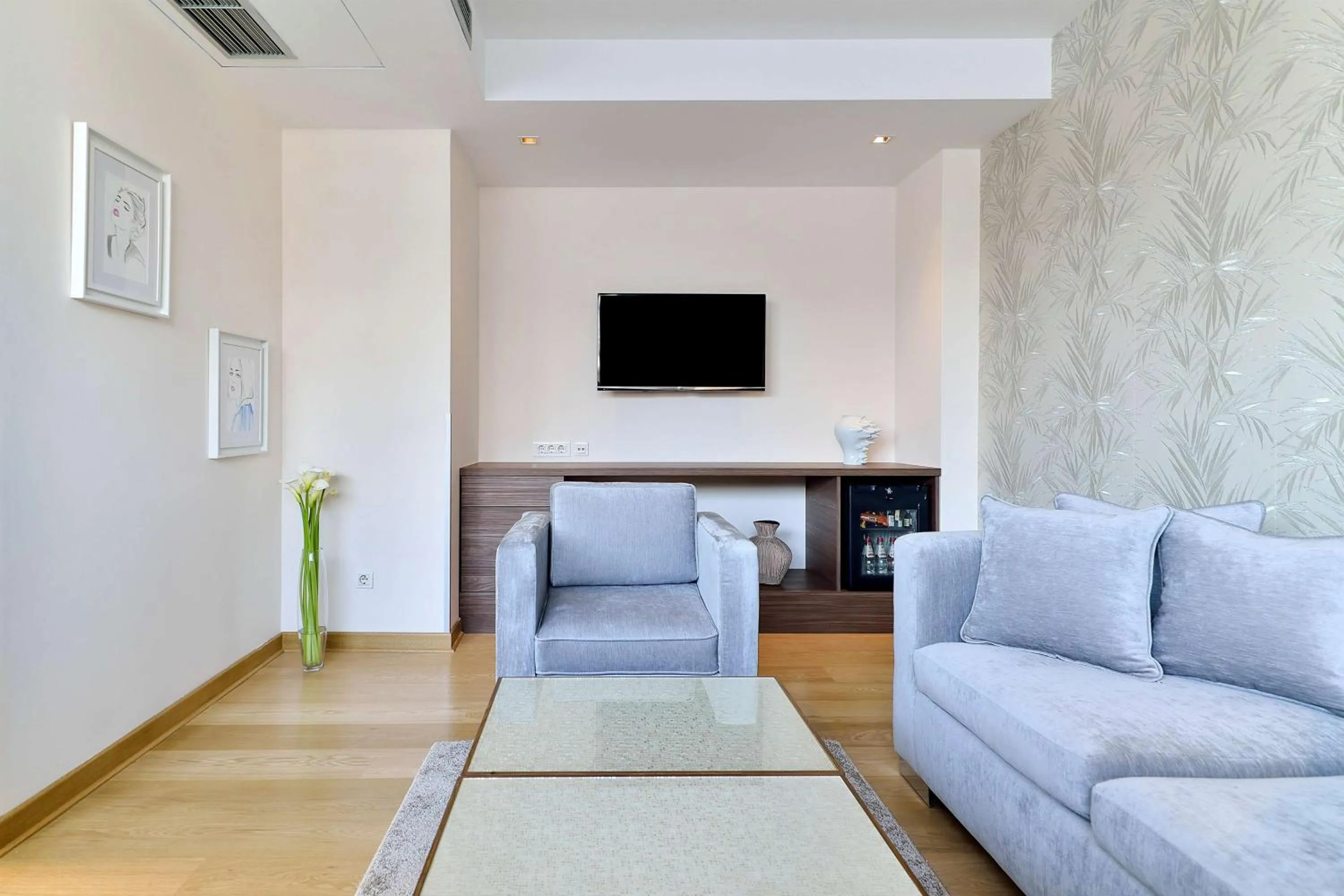 Living room in Belgrade Art Hotel, a member of Radisson Individuals