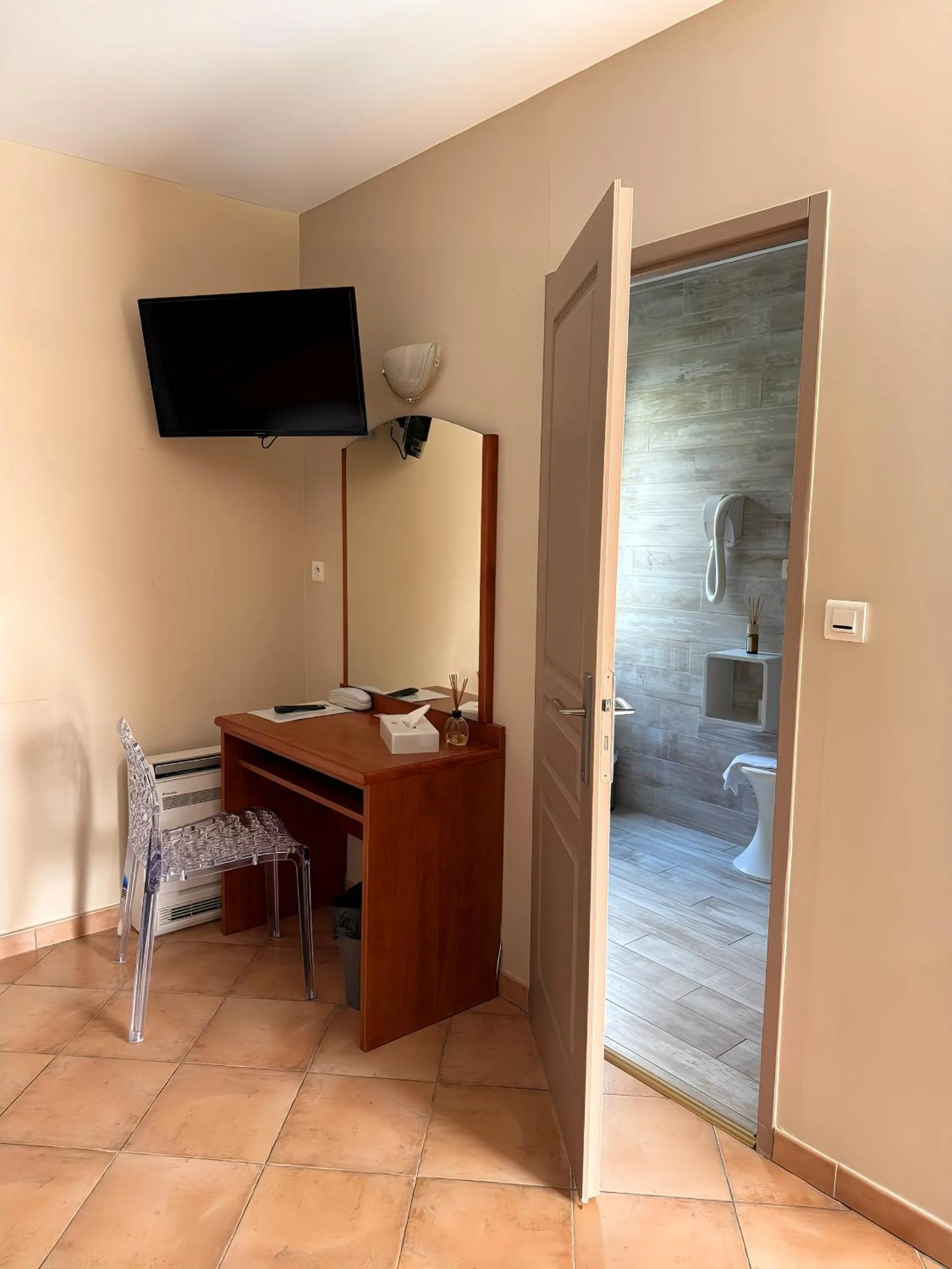 Bed in Hôtel Thalassa