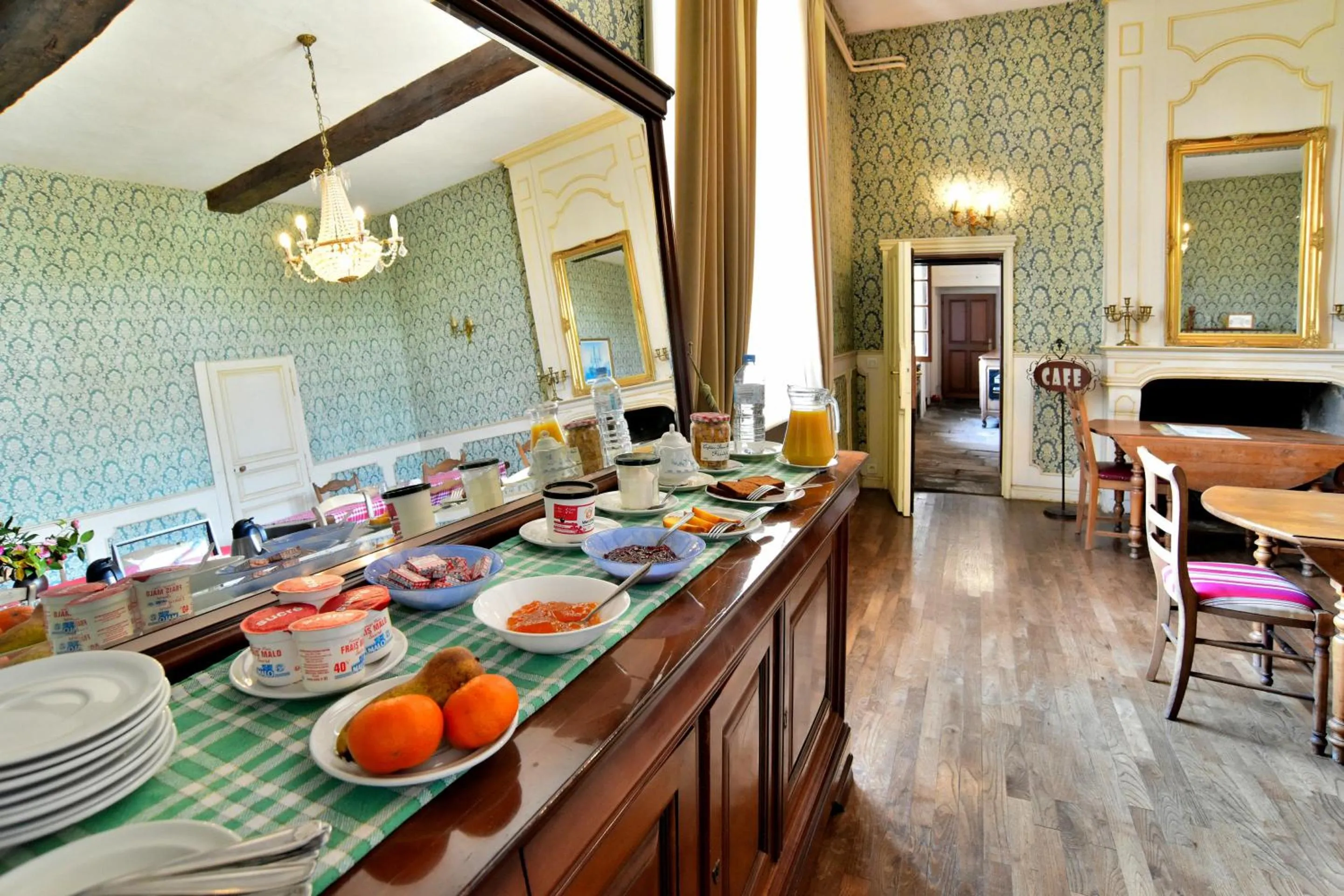 Dining area in Domaine de launay blot, Proche MT ST MICHEL