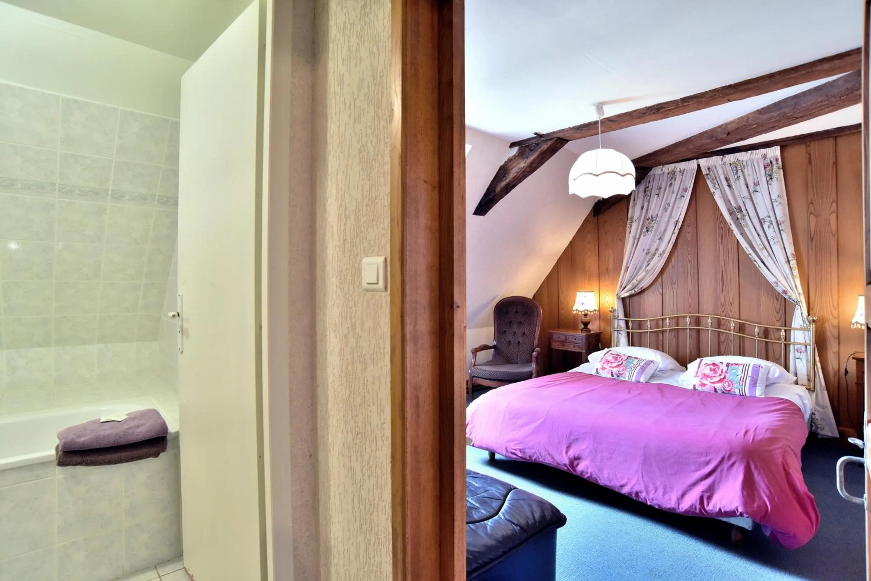 Bedroom in Domaine de launay blot, Proche MT ST MICHEL