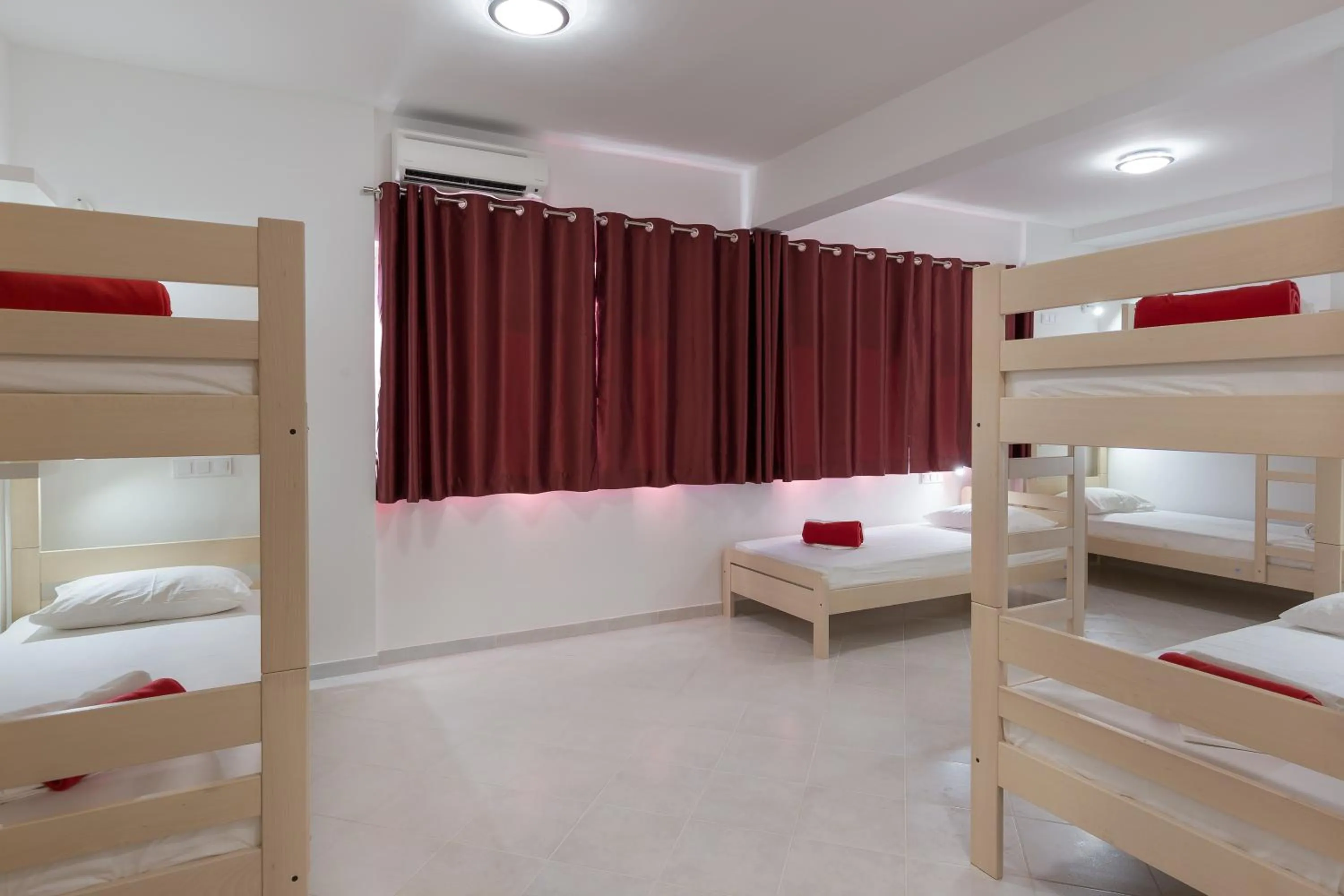 bunk bed, Bed in Hostel Free Bird