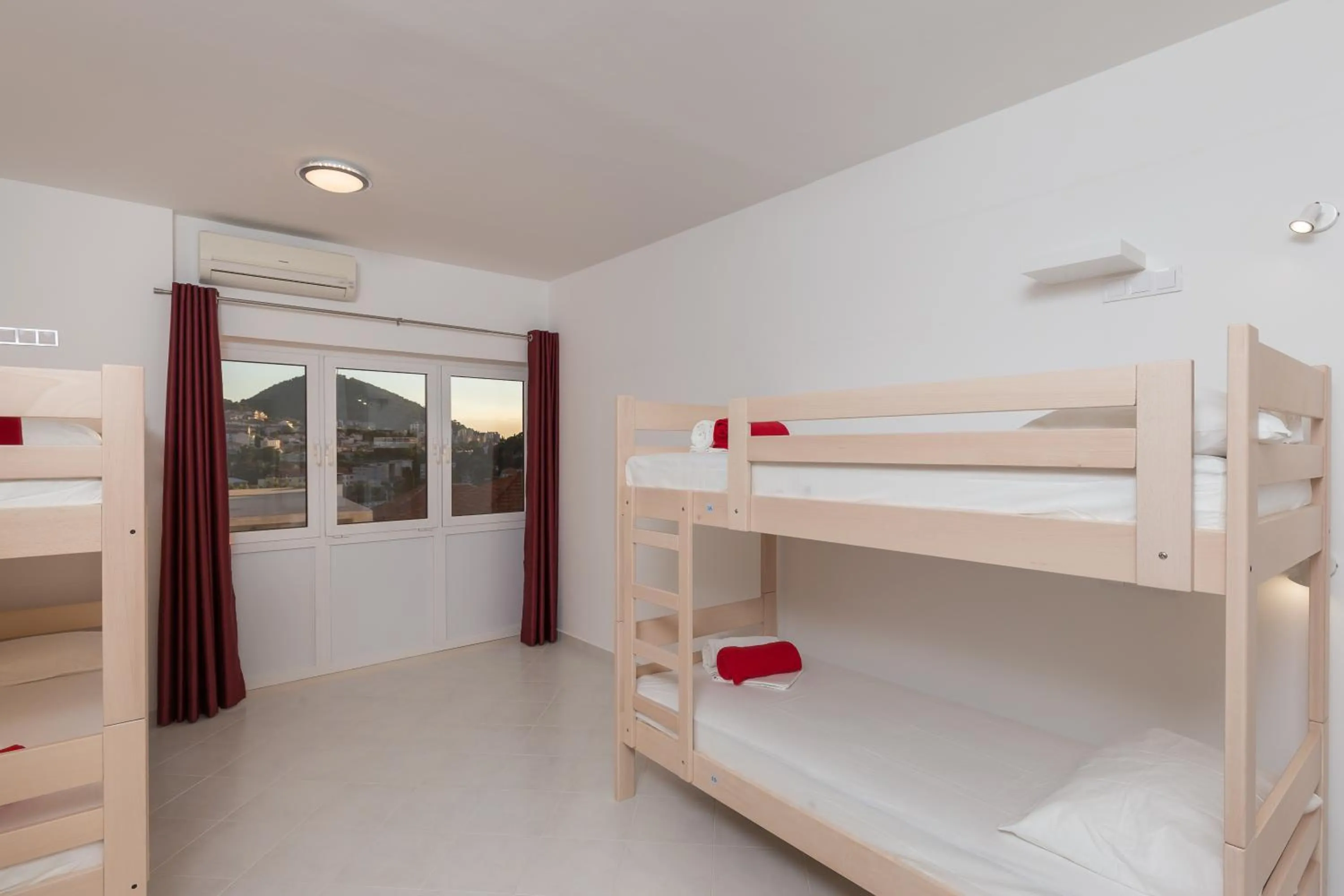bunk bed, Bed in Hostel Free Bird