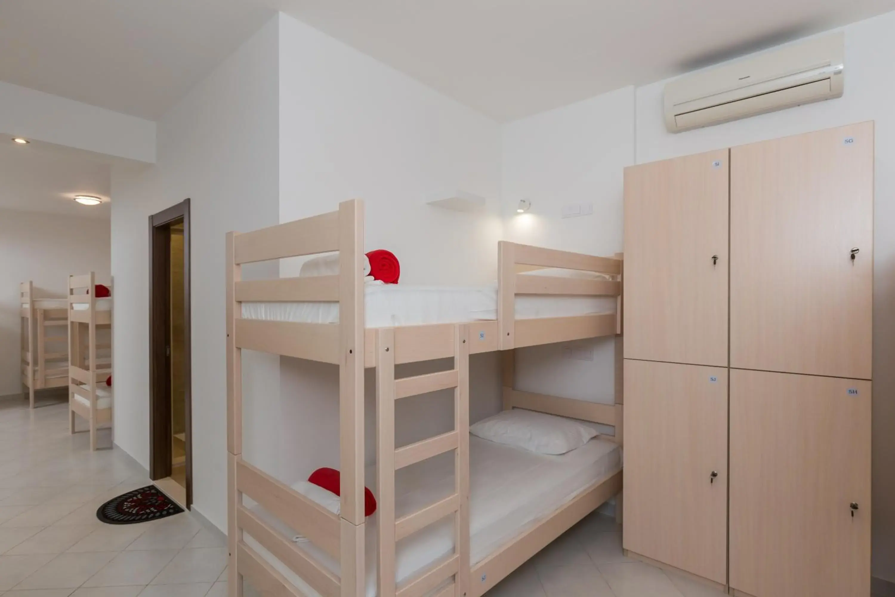 Bed in 10-Bed Mixed Dormitory Room in Hostel Free Bird Bed in 10-Bed Mixed Dormitory Room in Hostel Free Bird