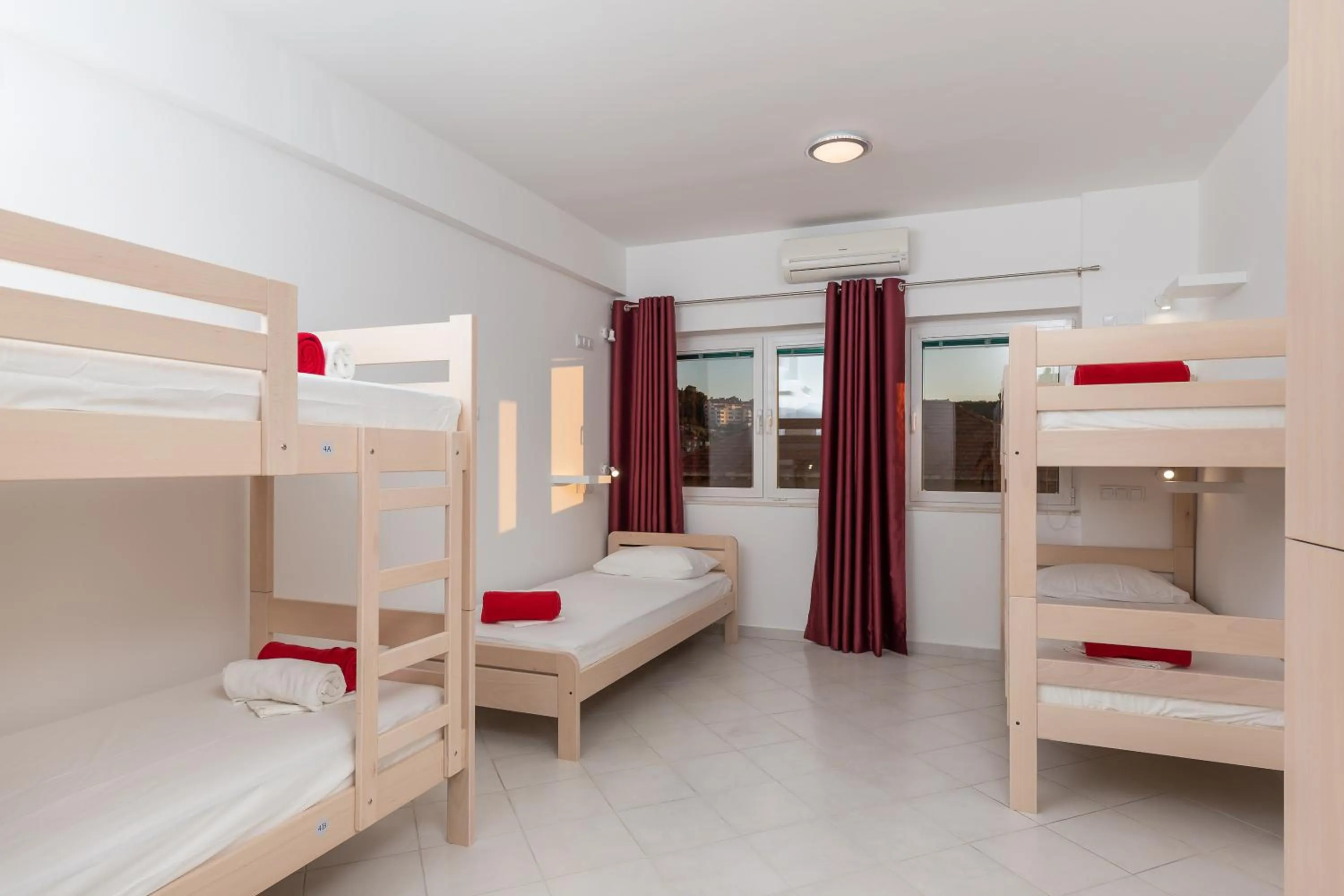 bunk bed, Bed in Hostel Free Bird