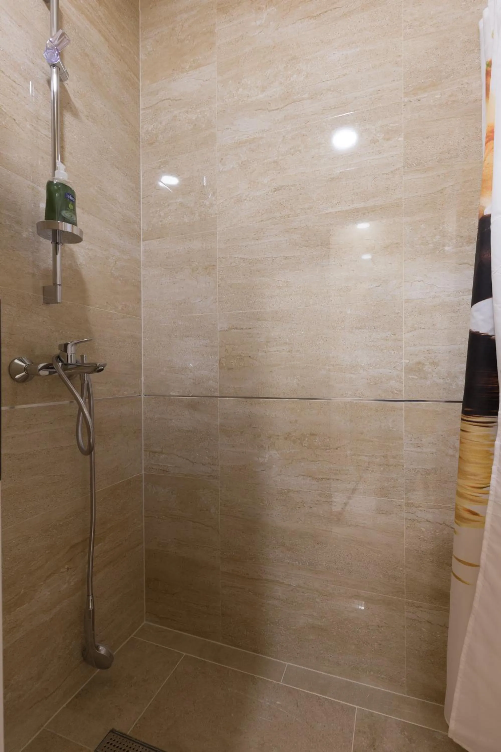 Shower in Hostel Free Bird