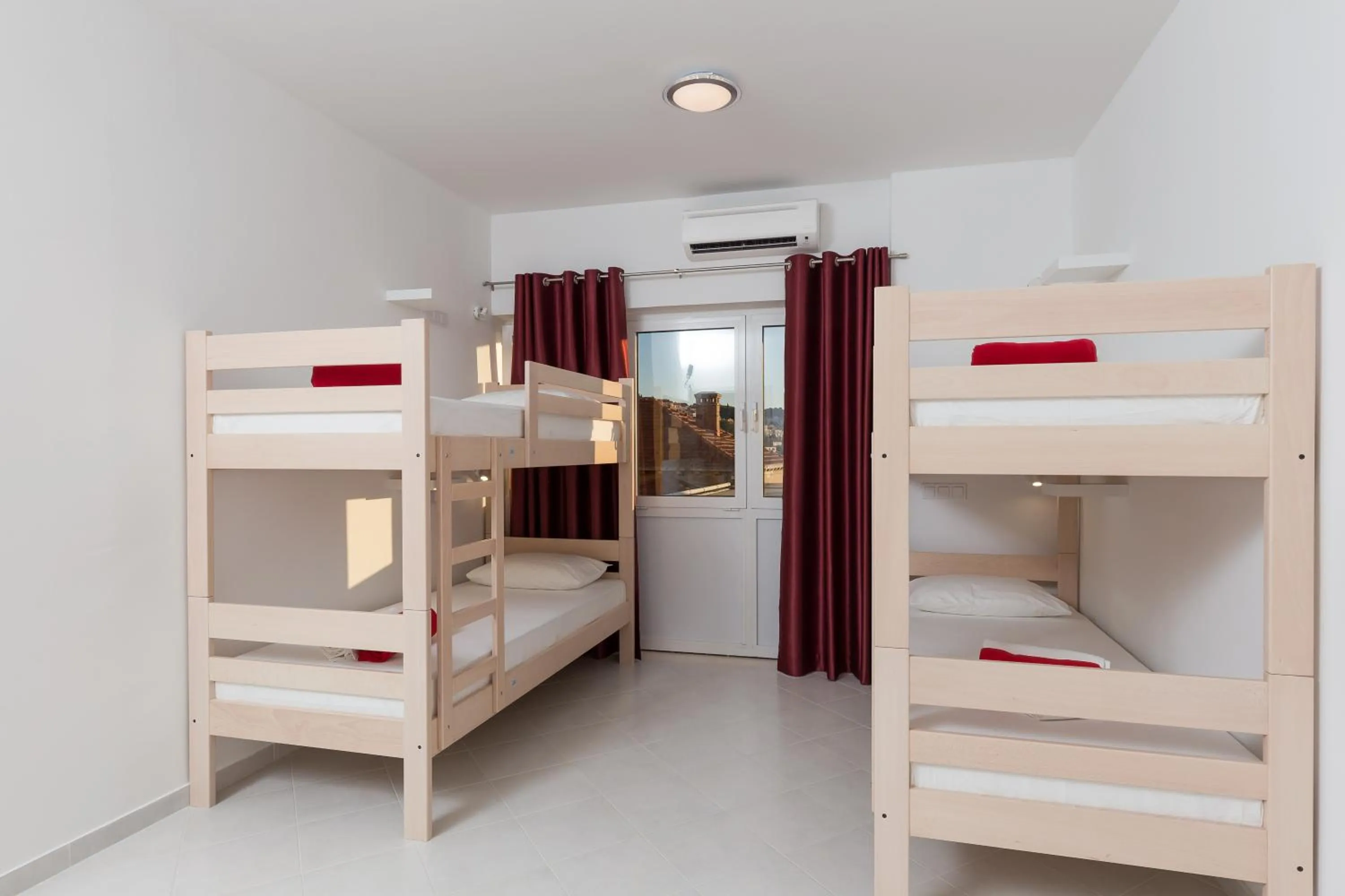 bunk bed, Bed in Hostel Free Bird