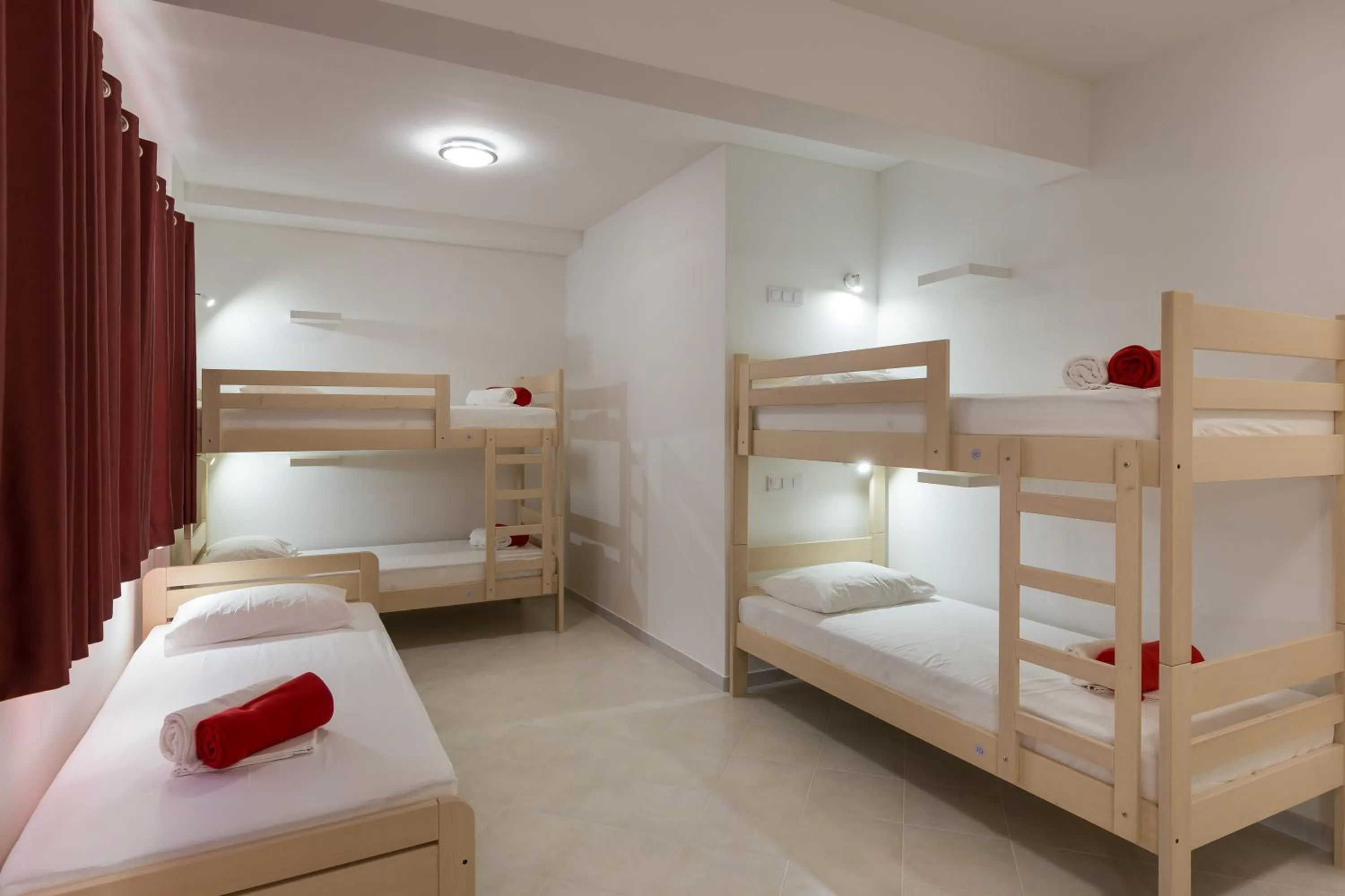 bunk bed, Bed in Hostel Free Bird