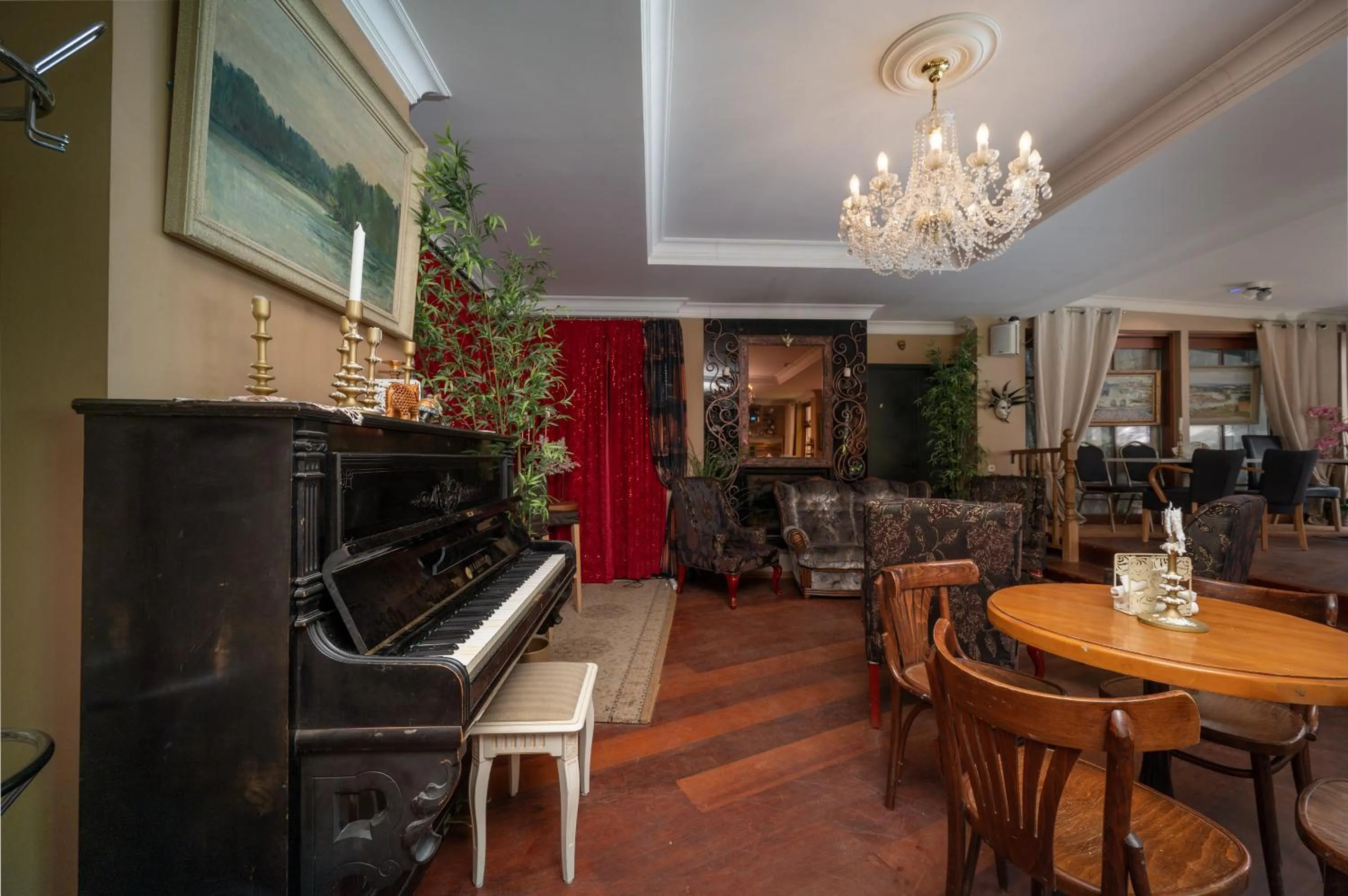 Restaurant/places to eat in Paivilla Boutique Hotel