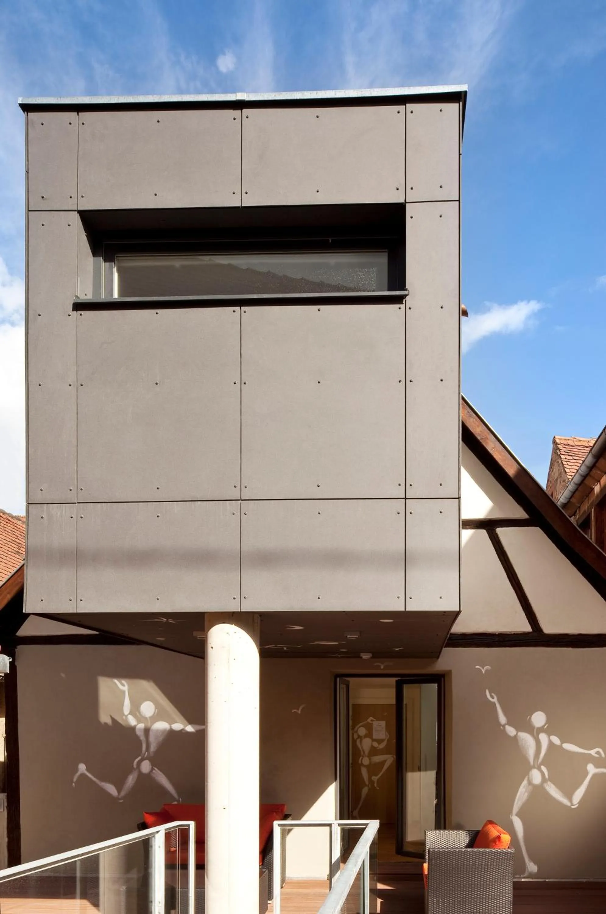 Facade/entrance in Hotel Le Pavillon 7