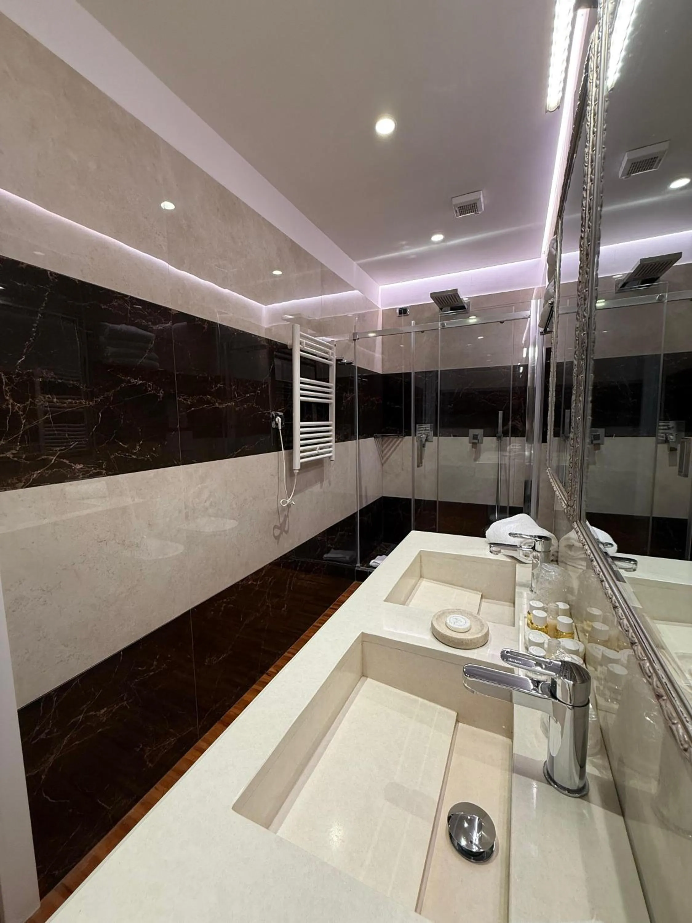 Bathroom in I TRE MOSCHETTIERI - D'ARTAGNAN Luxury Guest House