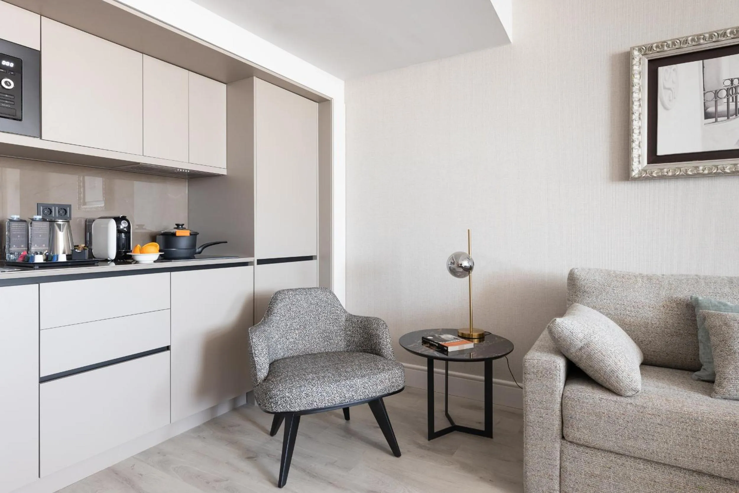 Kitchen or kitchenette in Suites Center Barcelona