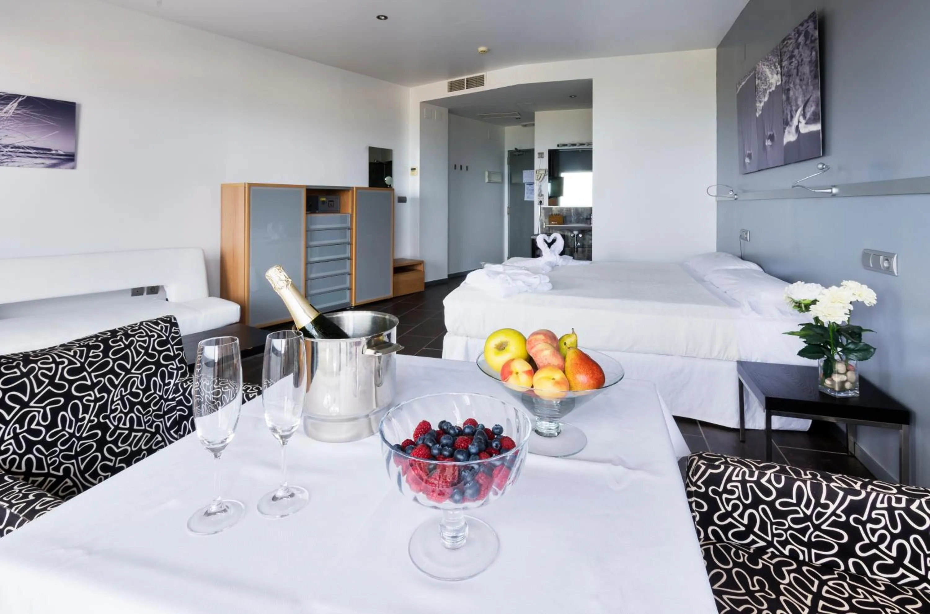 Photo of the whole room, Bed in Mazagonia