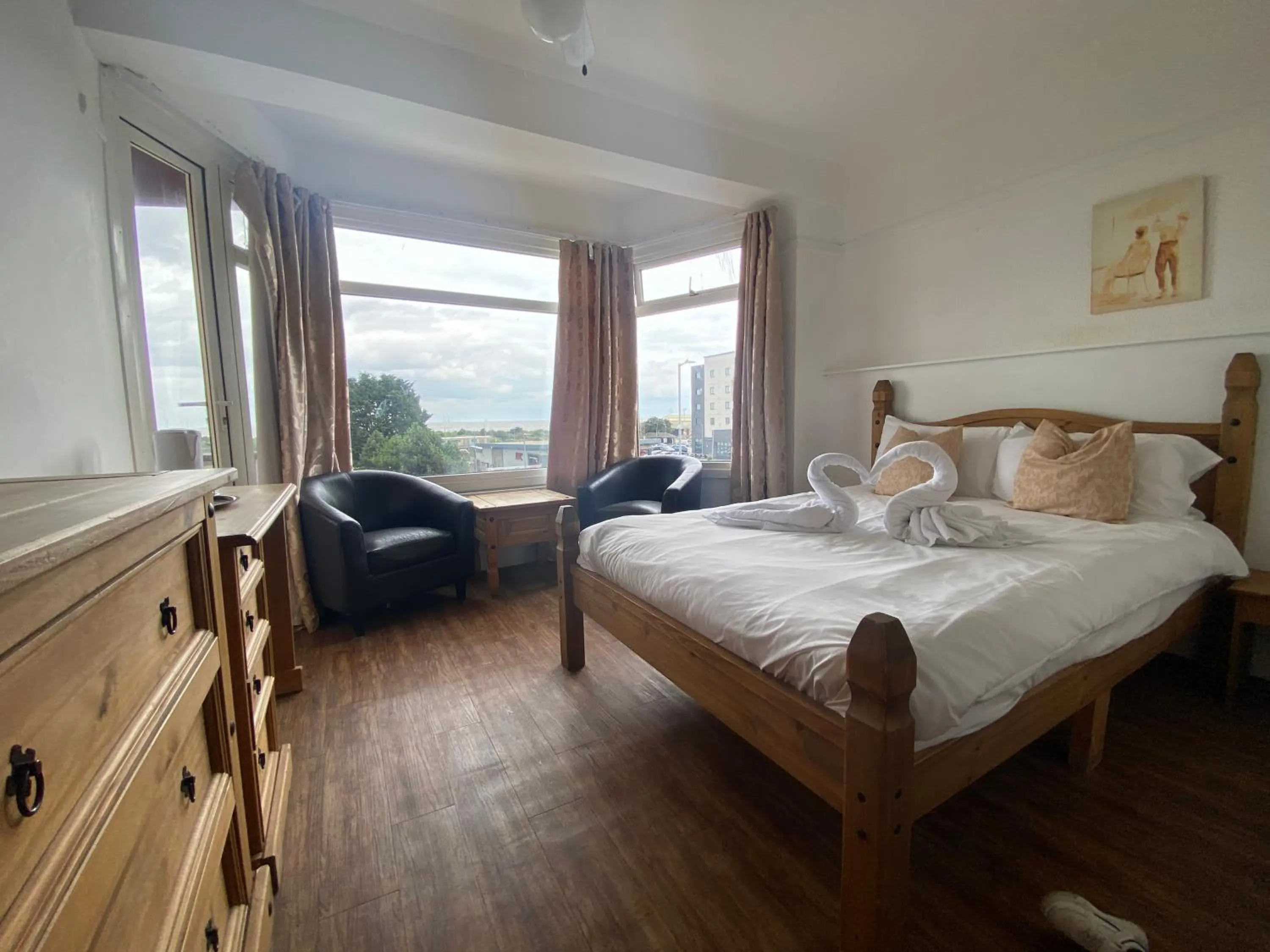 Photo of the whole room, Bed in The Grand Hotel