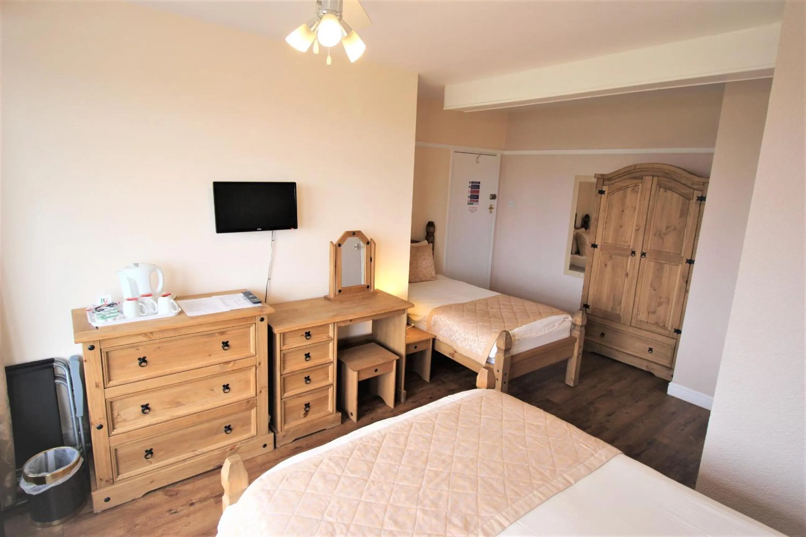 Photo of the whole room, Bed in The Grand Hotel