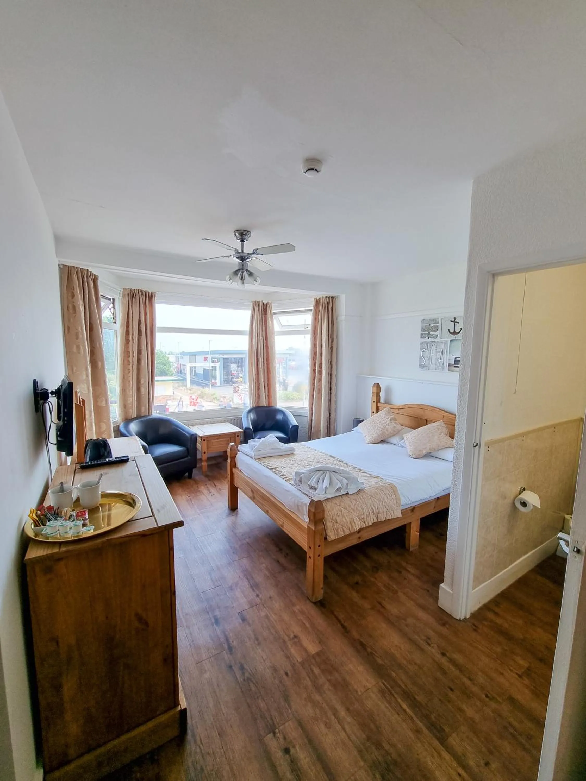 Photo of the whole room, Bed in The Grand Hotel