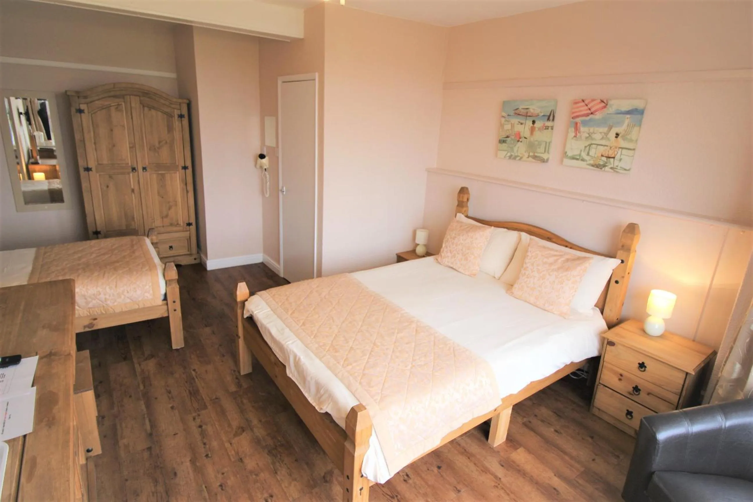 Photo of the whole room, Bed in The Grand Hotel