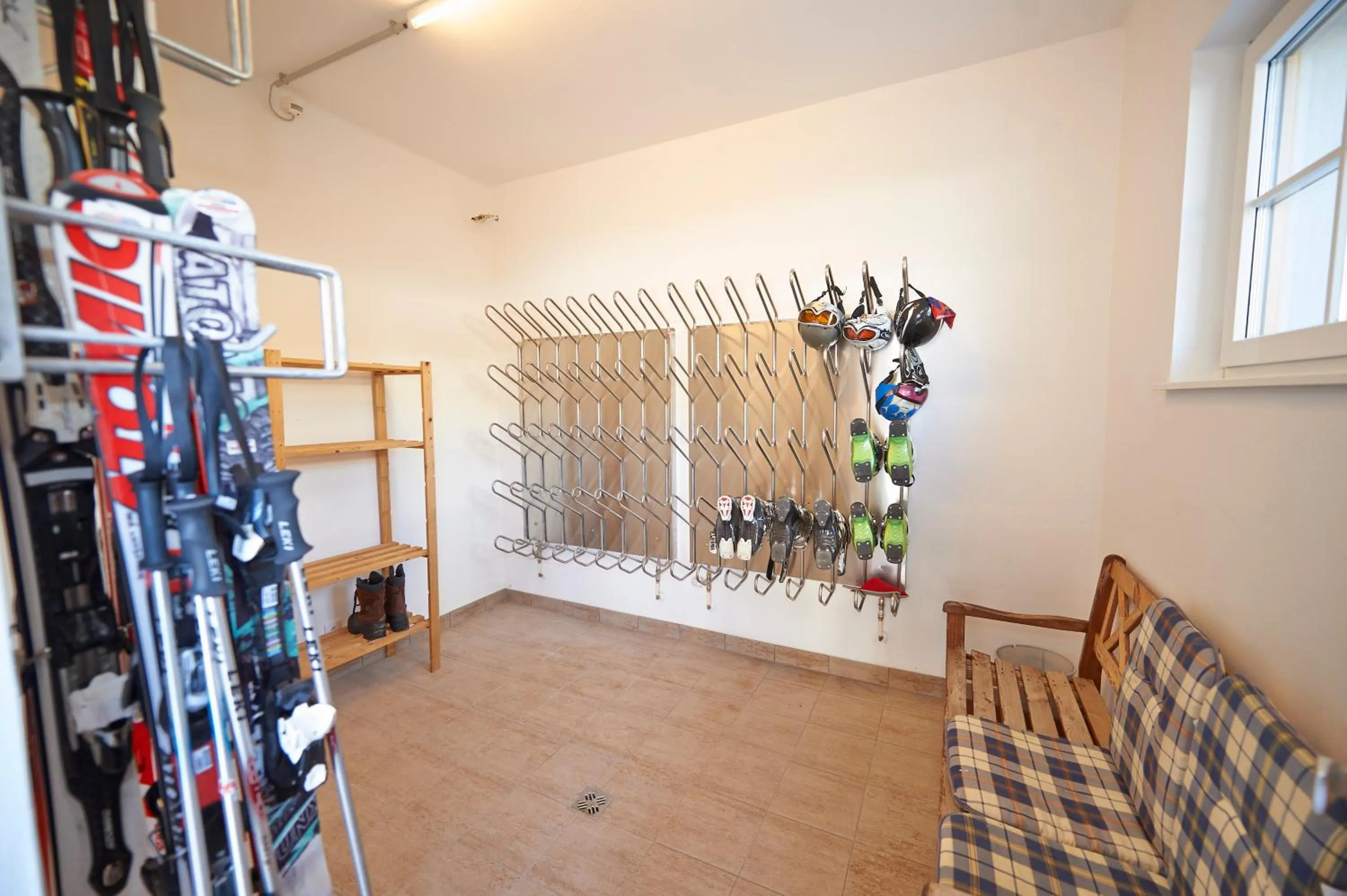 Skiing in Alpine Active Weitgasser