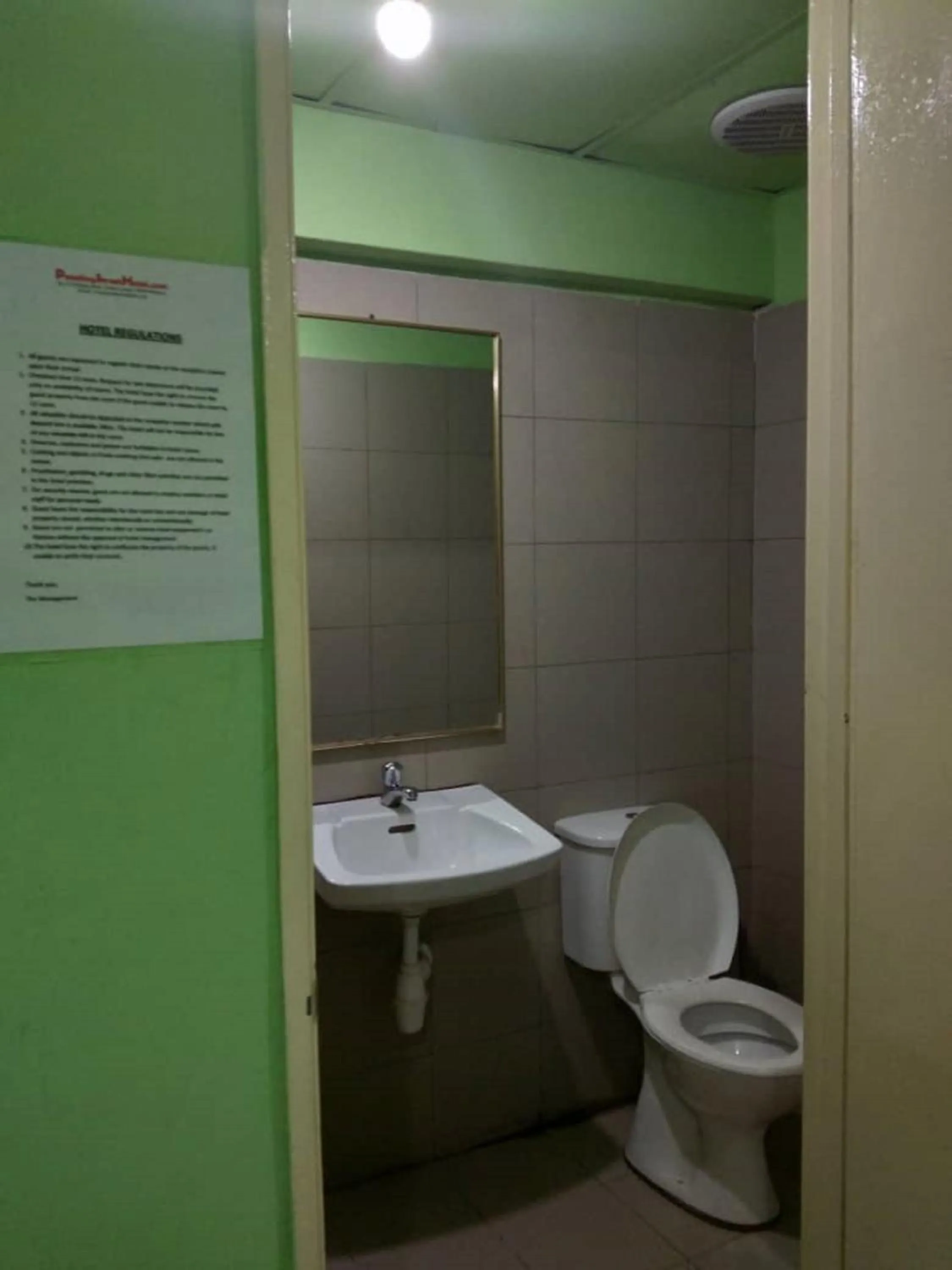 Bathroom in Petaling Street Hotel Chinatown