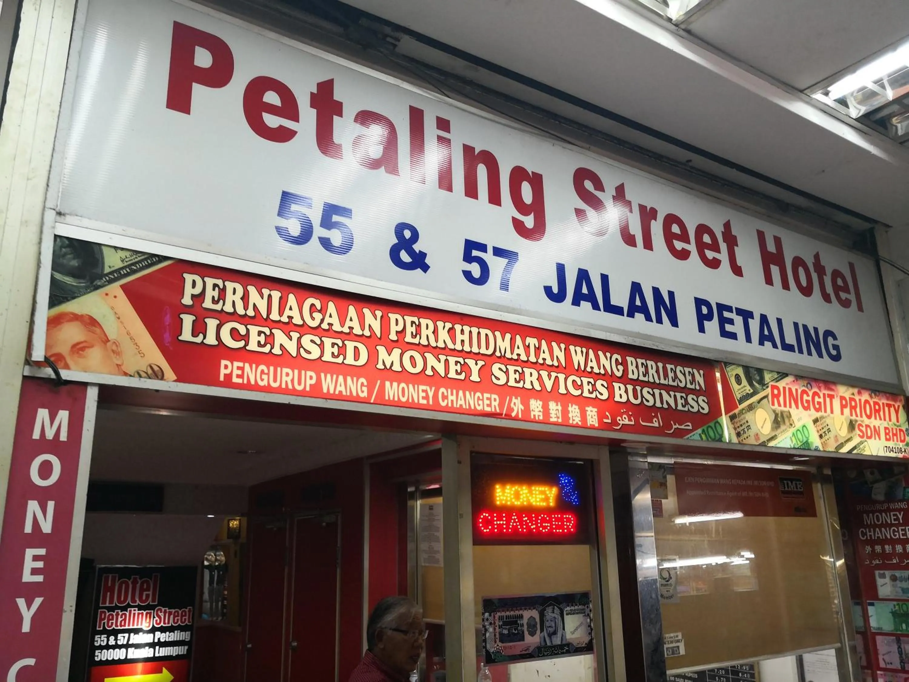Facade/entrance in Petaling Street Hotel Chinatown